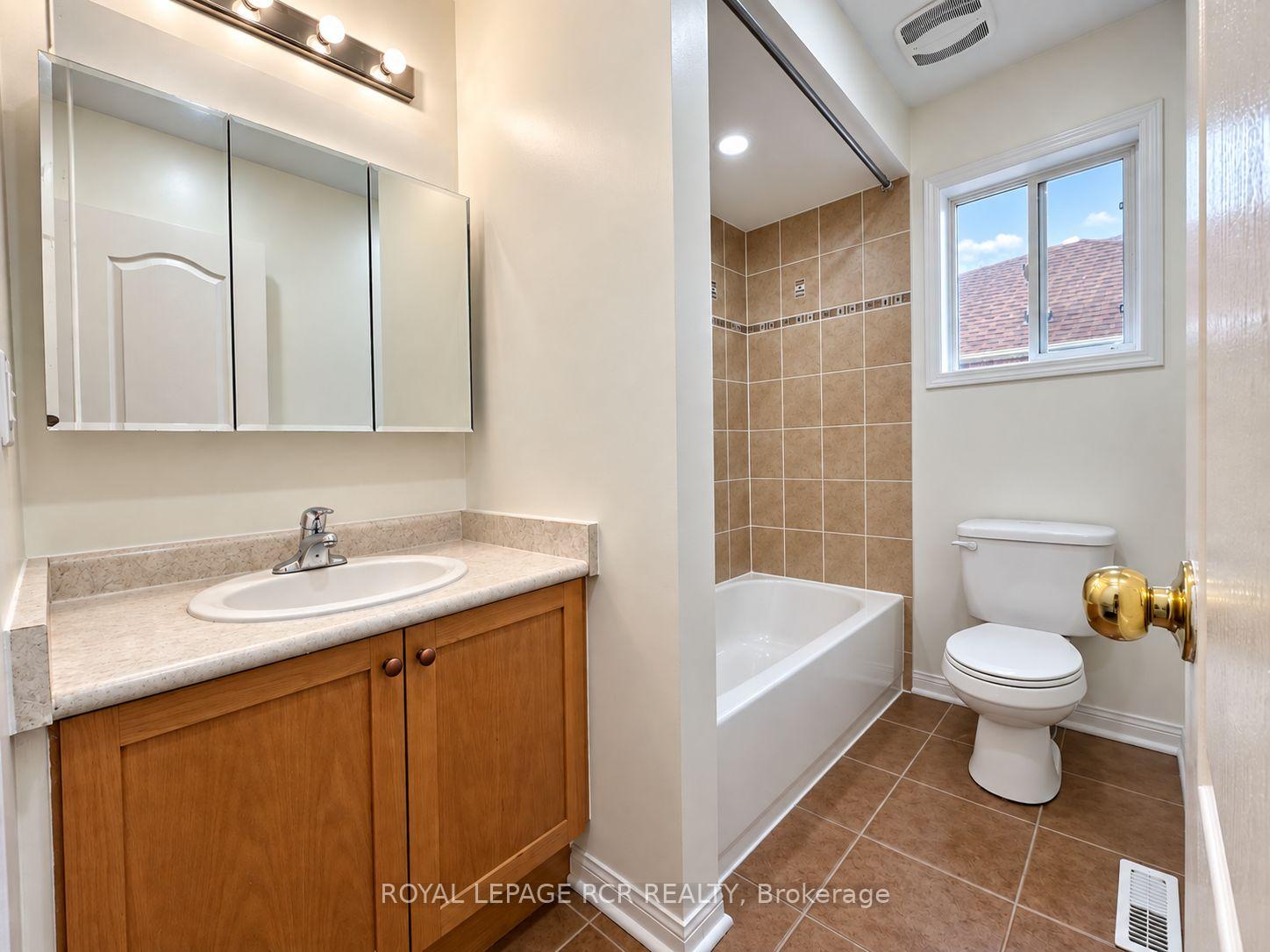 Photo 25 of 86 Tarquini Crescent, Caledon, Bolton West — HOMEH