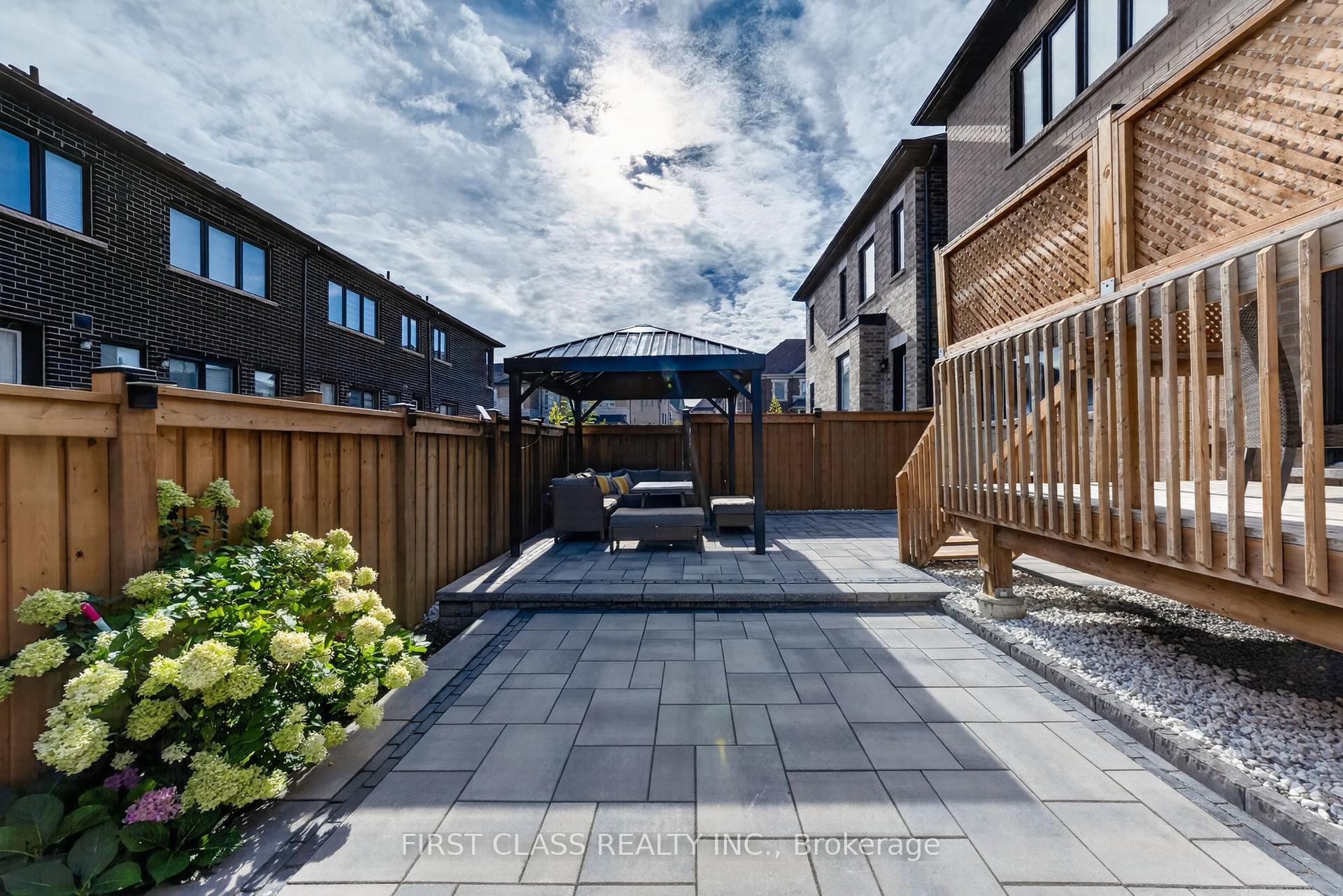 Photo 12 of 19 William Logan Drive, Richmond Hill, Rural Richmond Hill — HOMEH