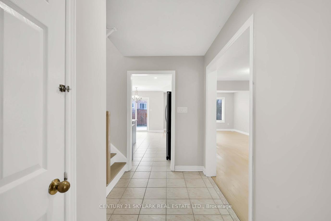 Photo 5 of 44 Fallstar Crescent, Brampton, Fletcher's Meadow — HOMEH