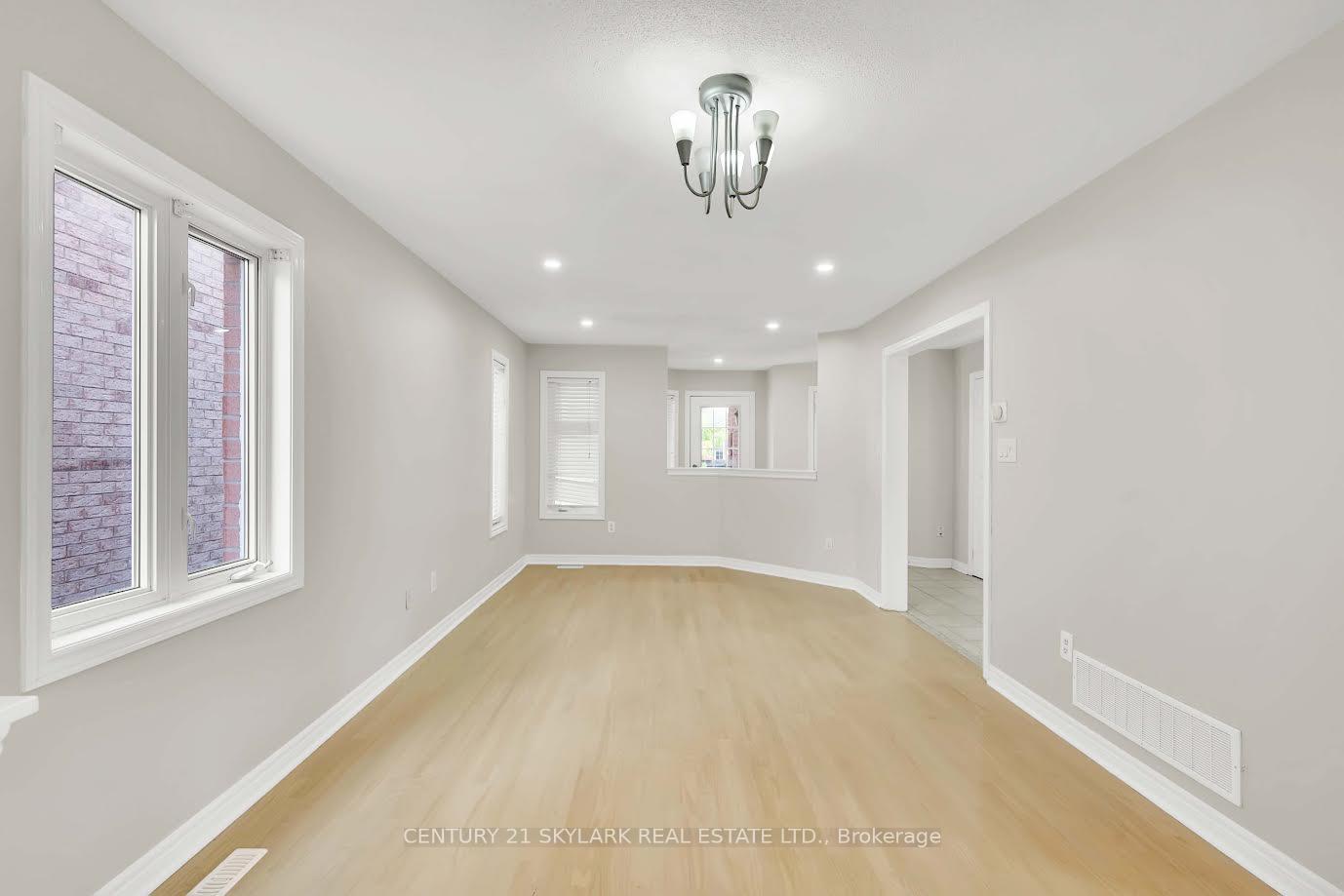 Photo 7 of 44 Fallstar Crescent, Brampton, Fletcher's Meadow — HOMEH