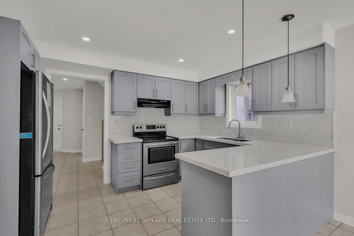 Photo 11 of 44 Fallstar Crescent, Brampton, Fletcher's Meadow — HOMEH