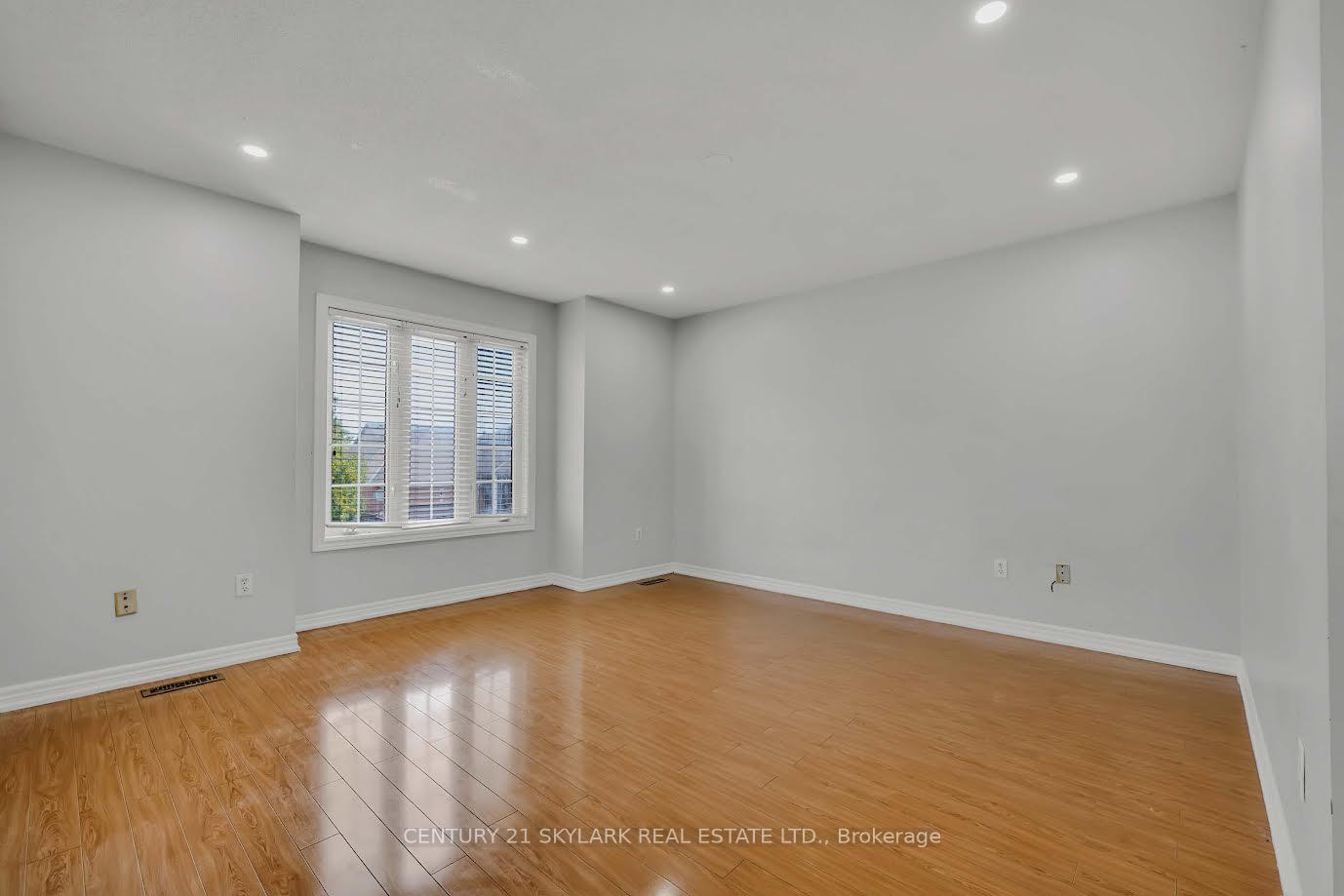 Photo 17 of 44 Fallstar Crescent, Brampton, Fletcher's Meadow — HOMEH