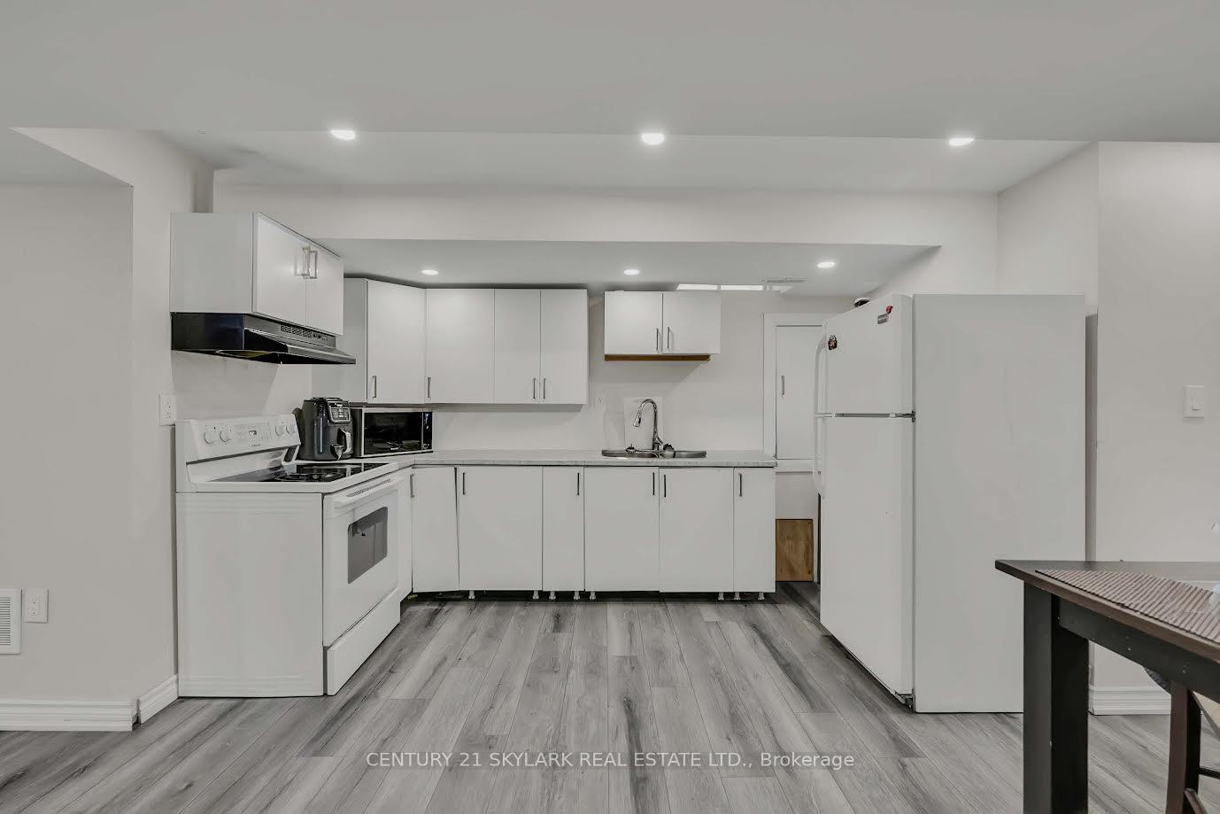 Photo 19 of 44 Fallstar Crescent, Brampton, Fletcher's Meadow — HOMEH
