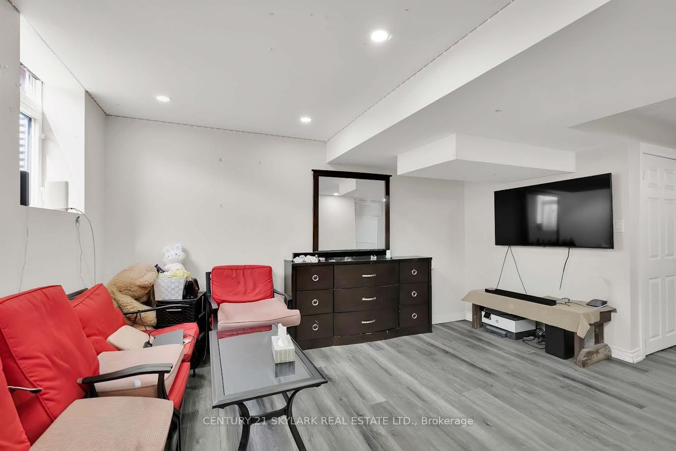 Photo 20 of 44 Fallstar Crescent, Brampton, Fletcher's Meadow — HOMEH