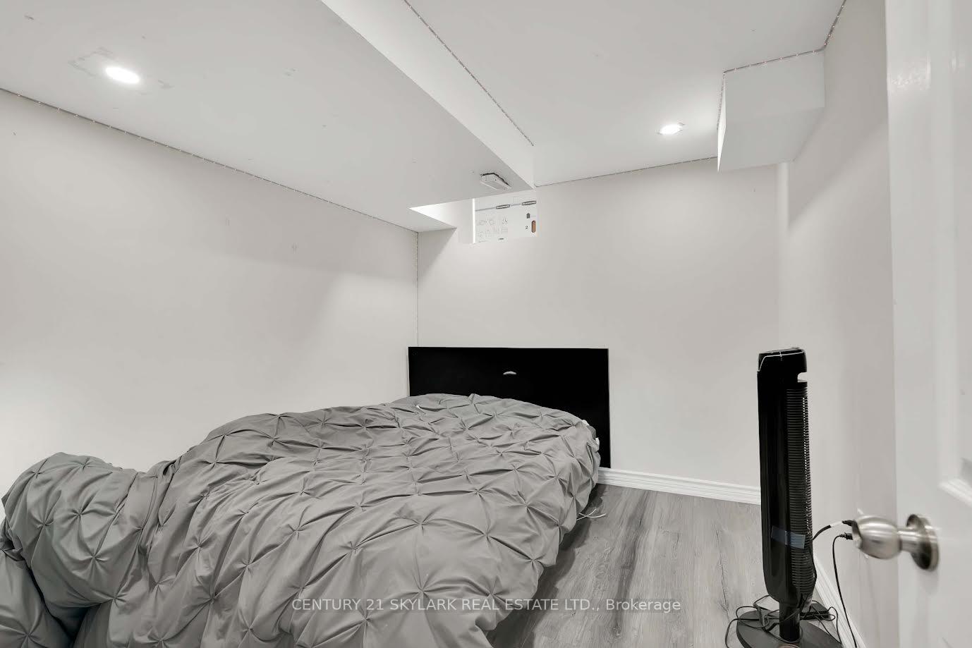 Photo 21 of 44 Fallstar Crescent, Brampton, Fletcher's Meadow — HOMEH