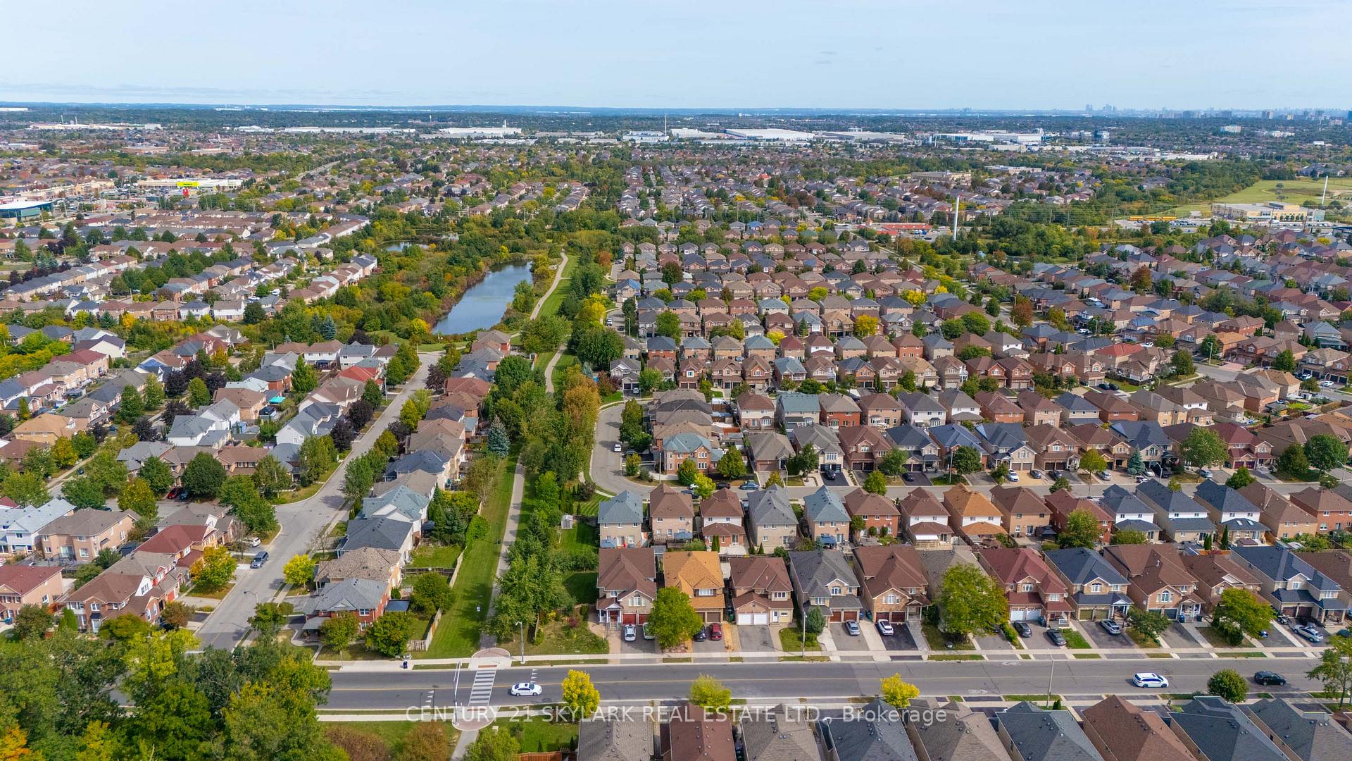 Photo 24 of 44 Fallstar Crescent, Brampton, Fletcher's Meadow — HOMEH