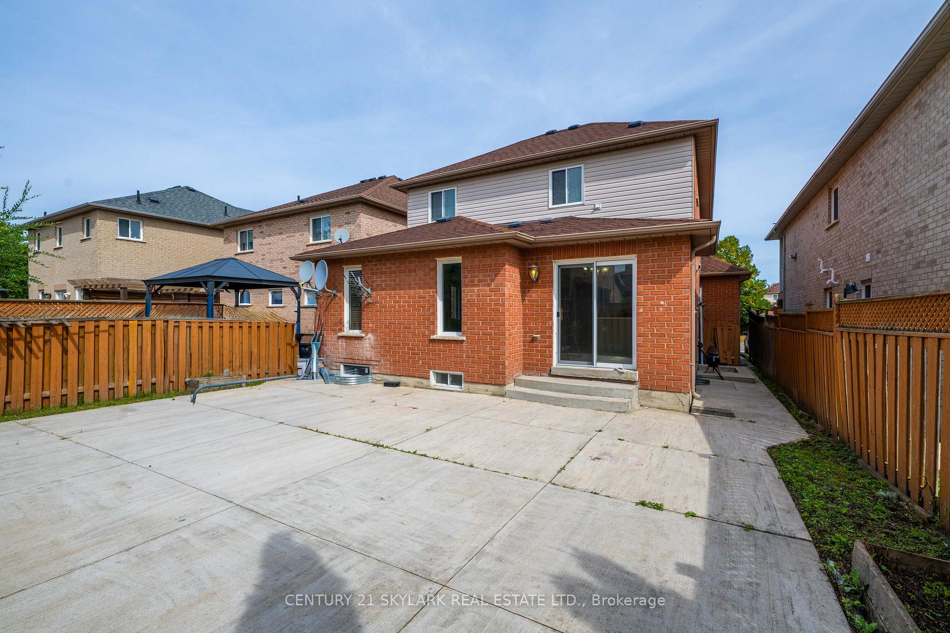 Photo 26 of 44 Fallstar Crescent, Brampton, Fletcher's Meadow — HOMEH