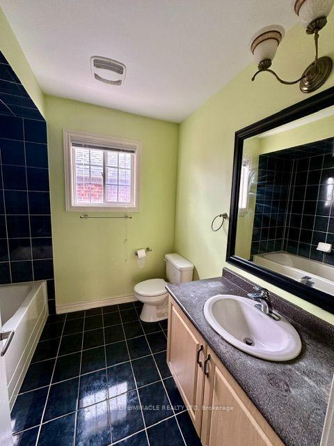 Photo 16 of 323 Alexander Crescent, Milton, Dempsey — HOMEH