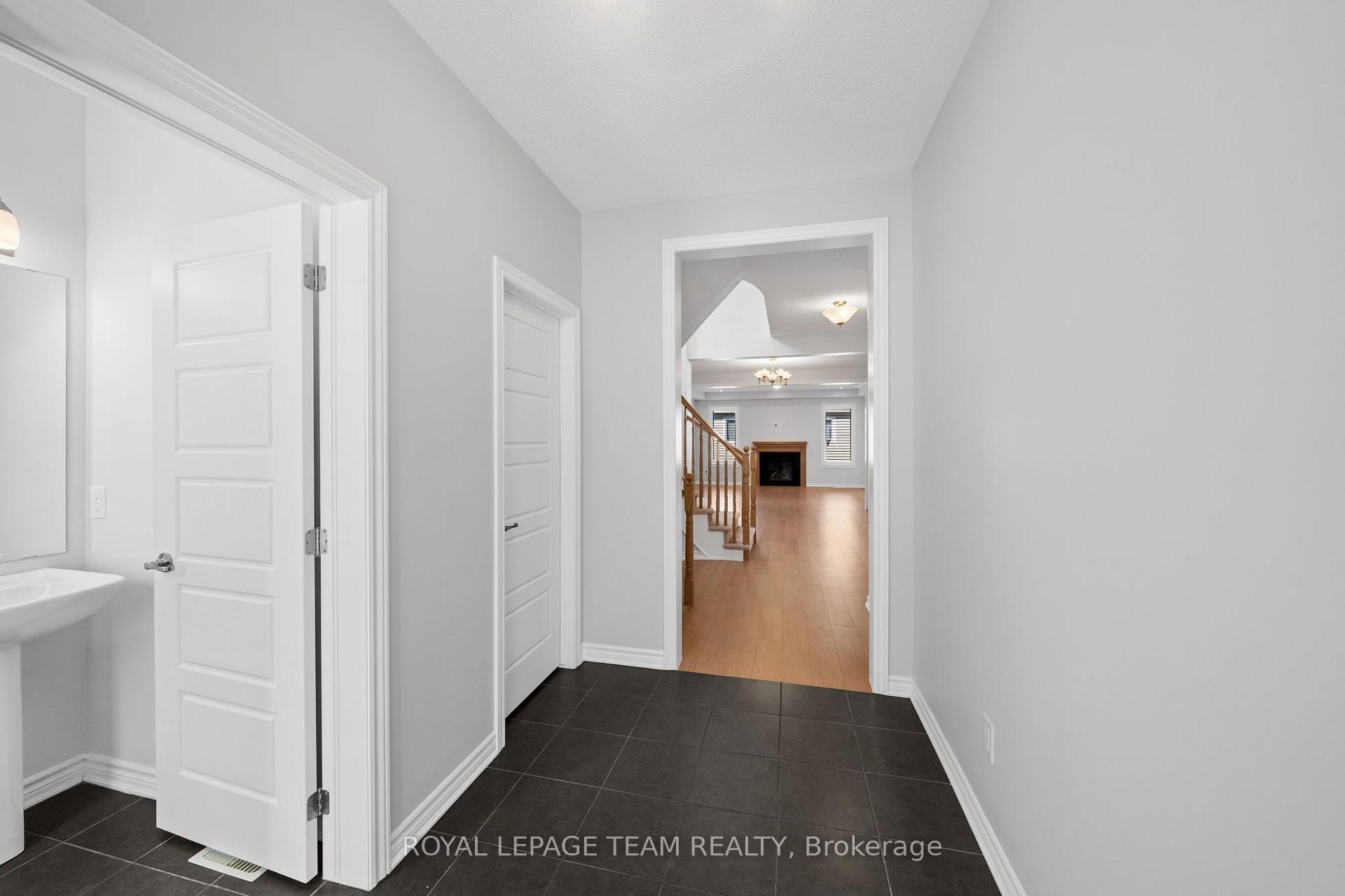 Photo 3 of 32 Escallonia Court, Ottawa, Stittsville (North) — HOMEH