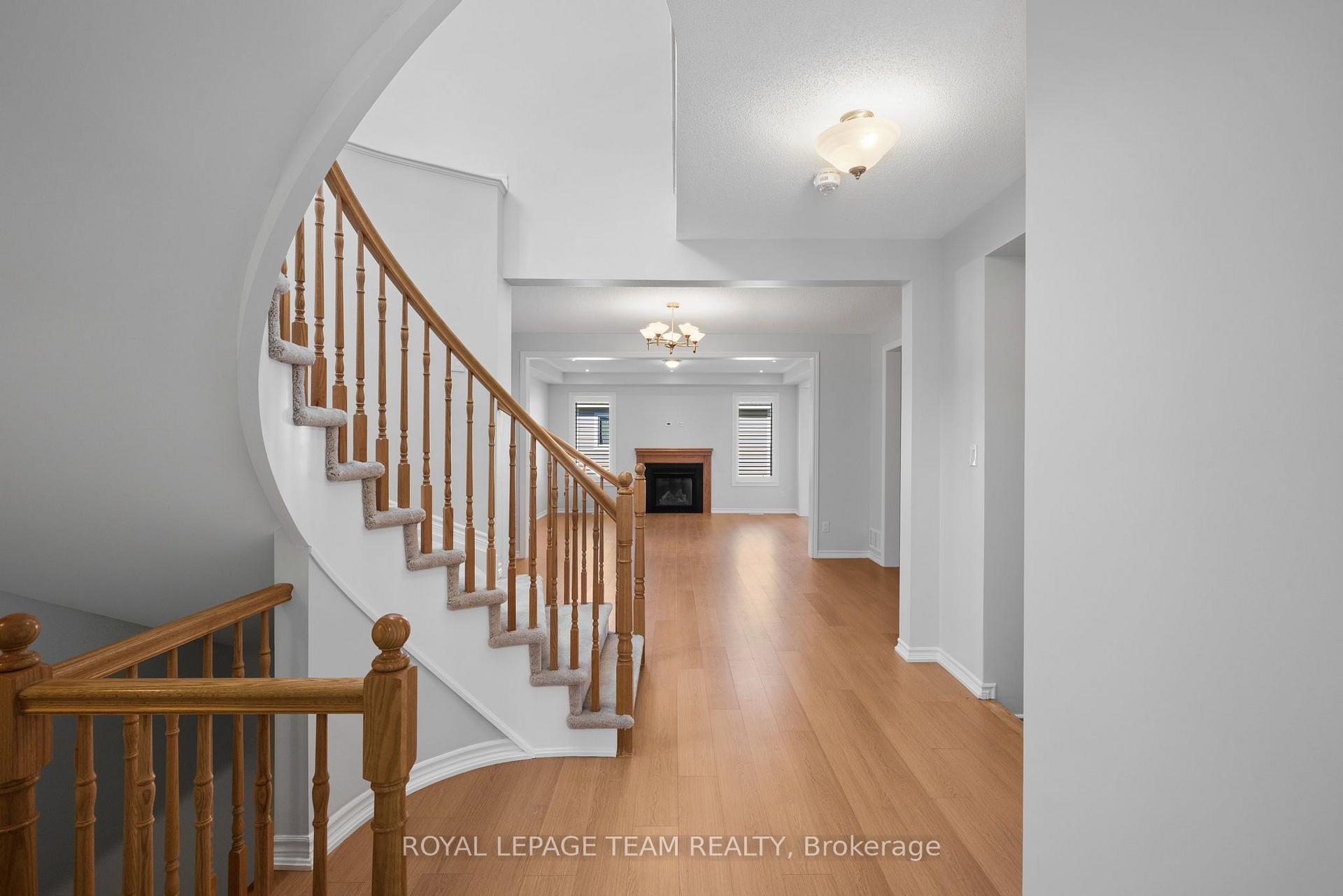 Photo 6 of 32 Escallonia Court, Ottawa, Stittsville (North) — HOMEH