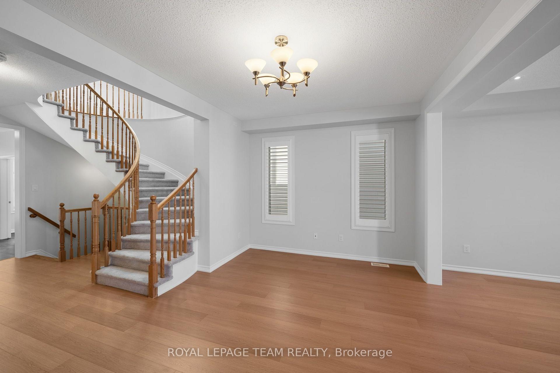 Photo 7 of 32 Escallonia Court, Ottawa, Stittsville (North) — HOMEH