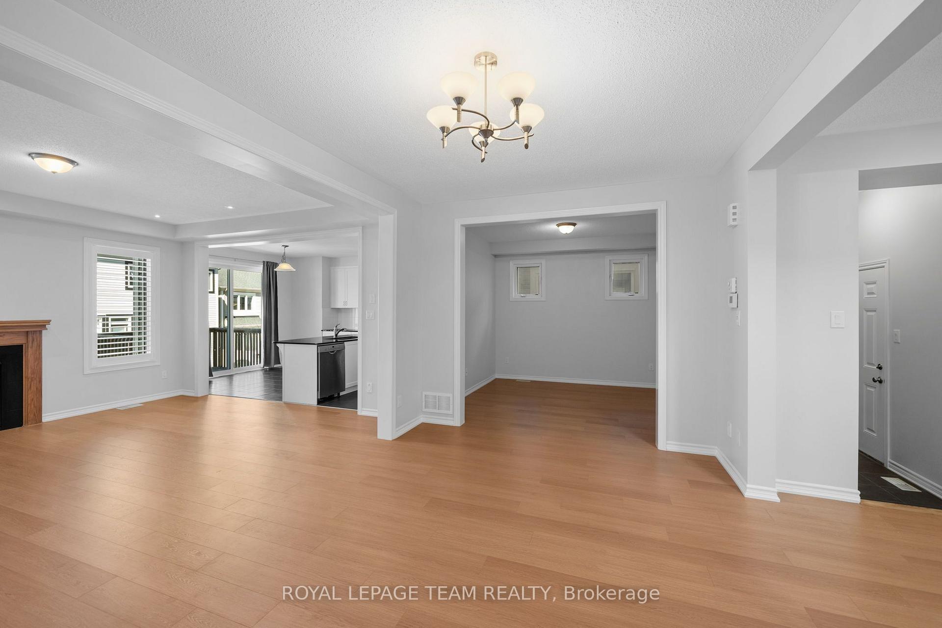 Photo 8 of 32 Escallonia Court, Ottawa, Stittsville (North) — HOMEH