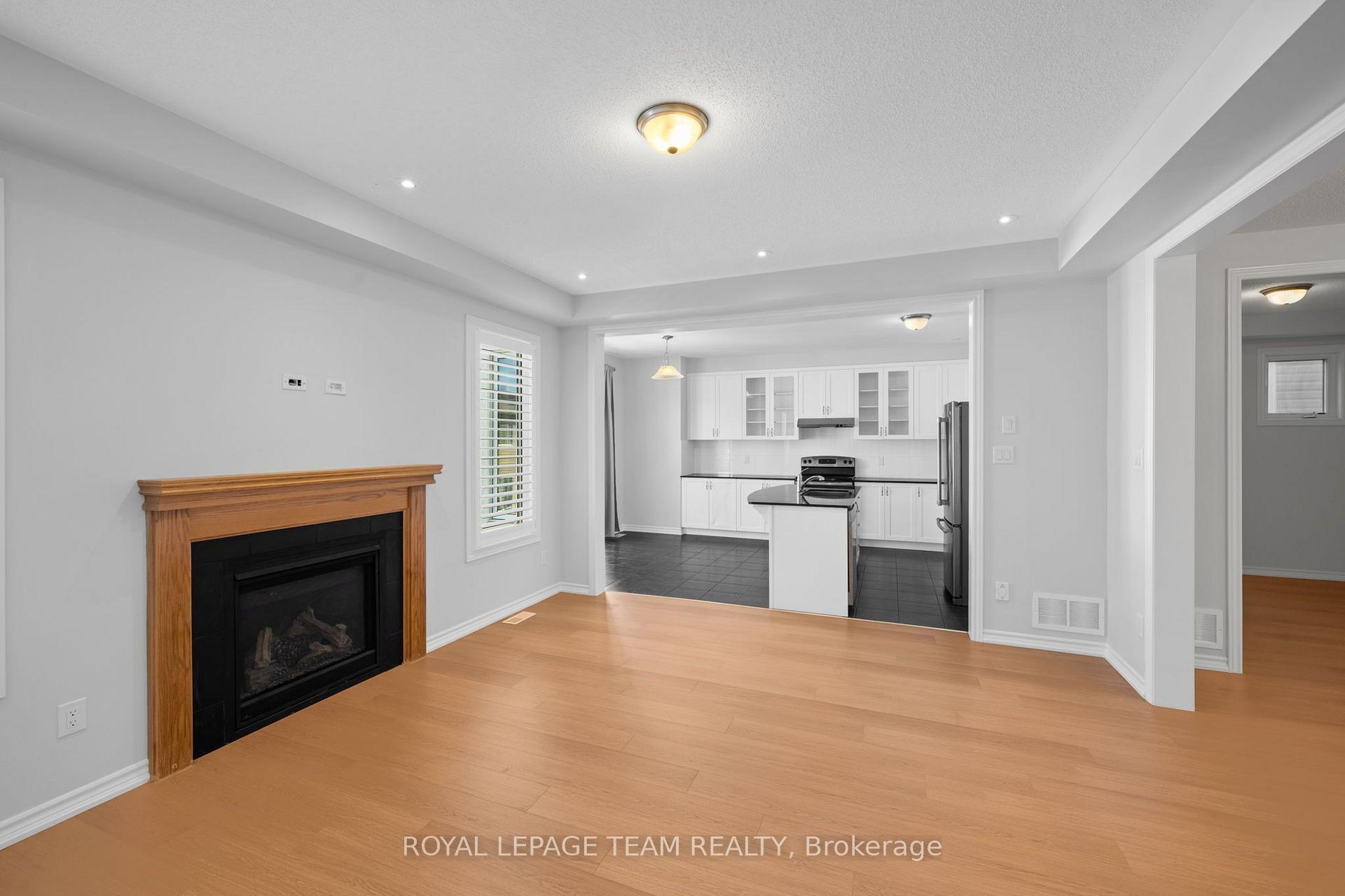 Photo 12 of 32 Escallonia Court, Ottawa, Stittsville (North) — HOMEH