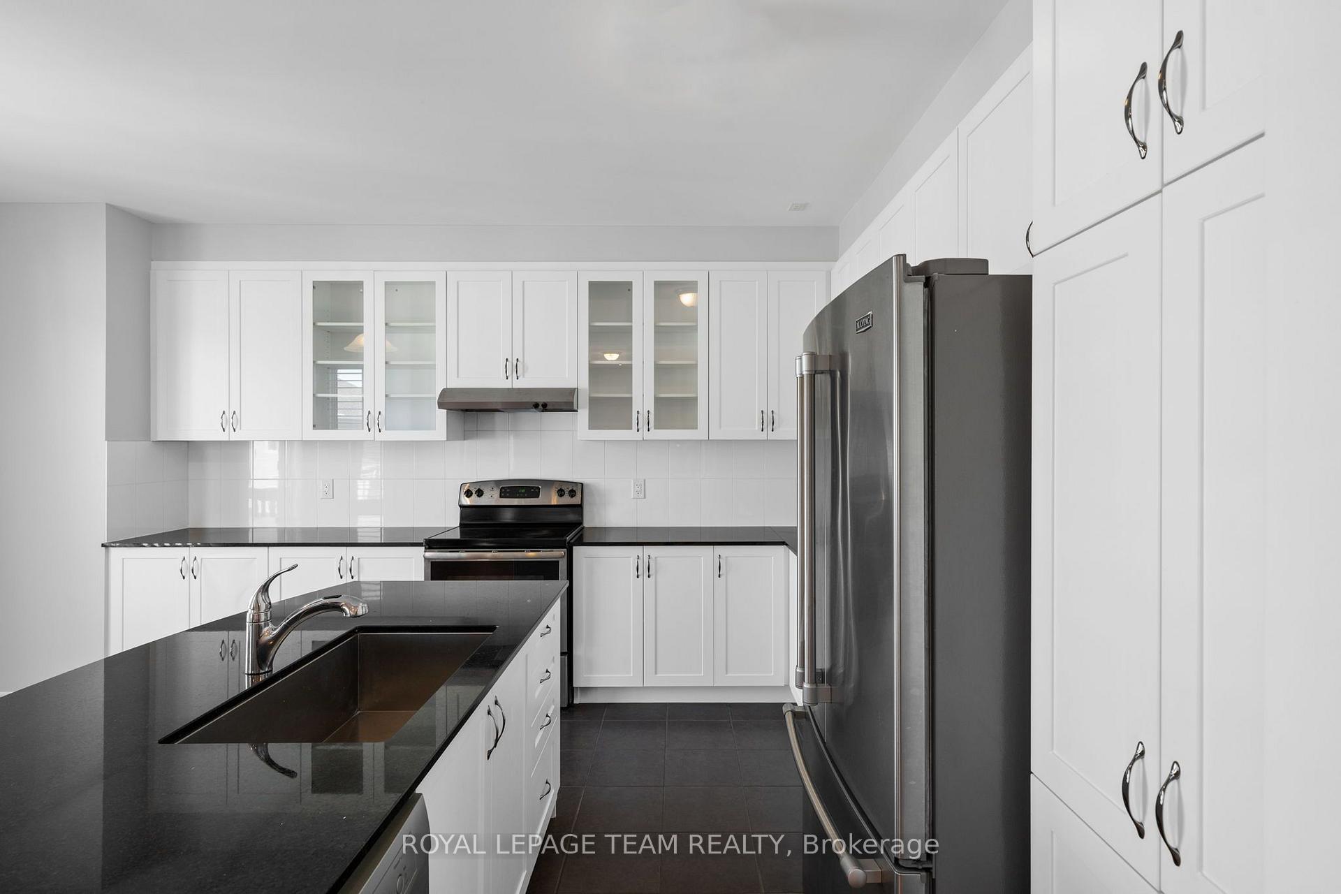 Photo 13 of 32 Escallonia Court, Ottawa, Stittsville (North) — HOMEH