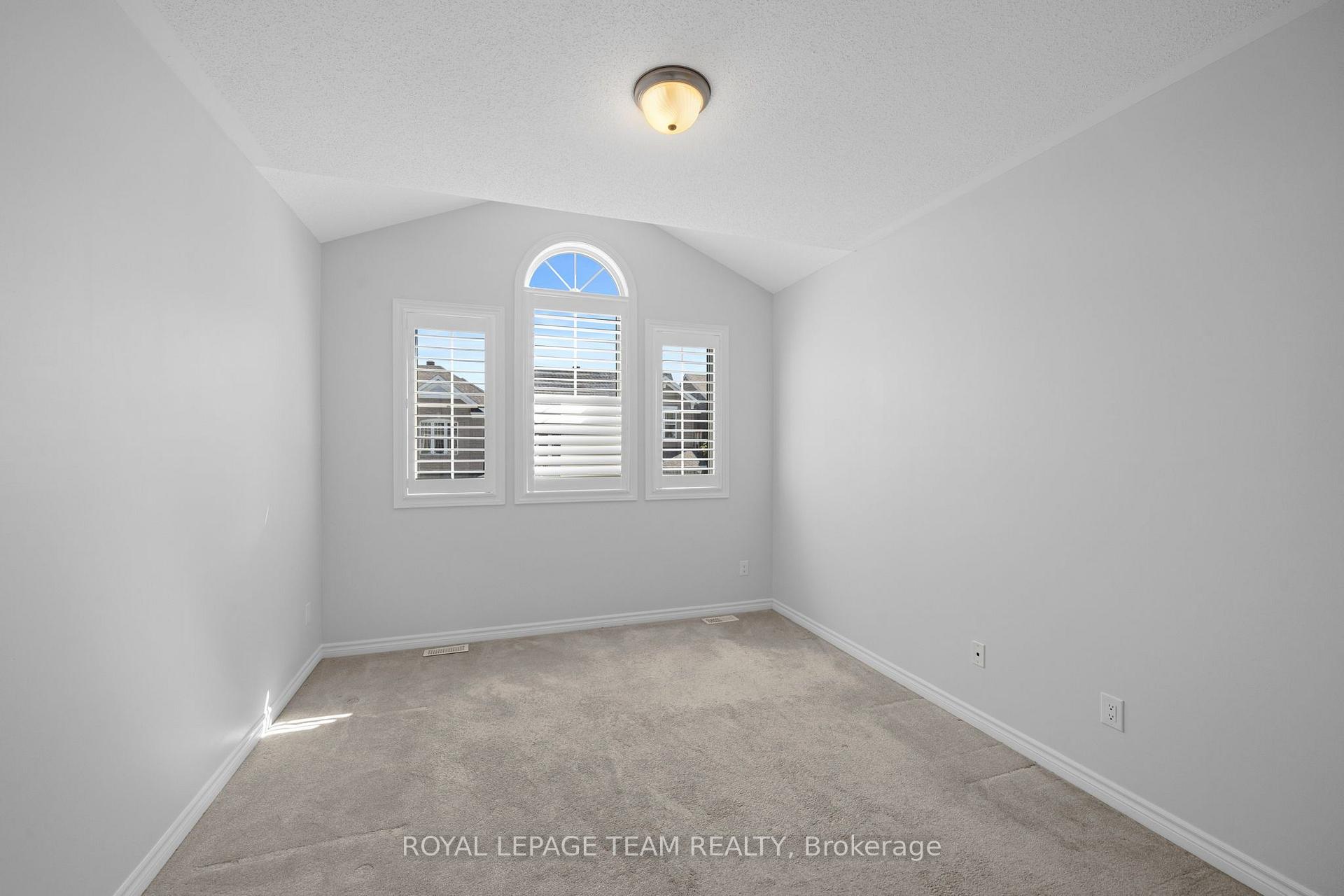 Photo 25 of 32 Escallonia Court, Ottawa, Stittsville (North) — HOMEH
