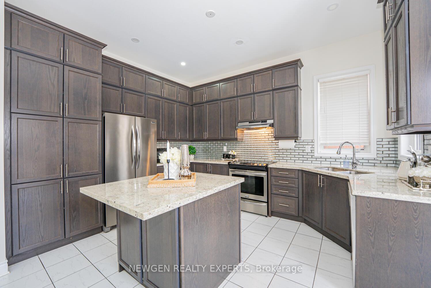 Photo 16 of 17 Monarch Drive, Halton Hills, Georgetown — HOMEH
