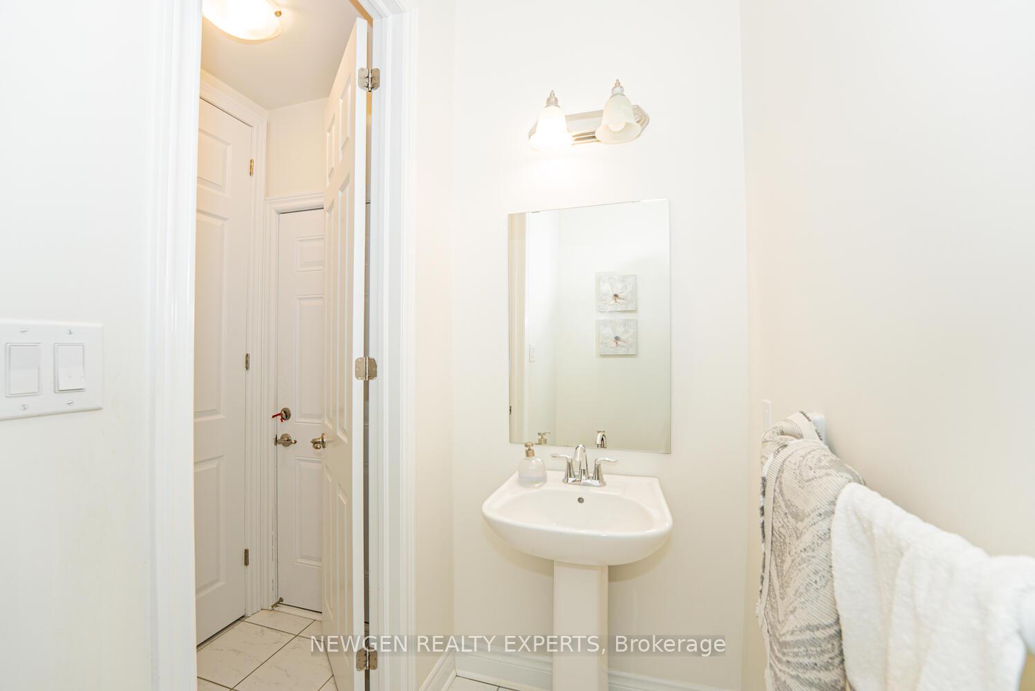 Photo 18 of 17 Monarch Drive, Halton Hills, Georgetown — HOMEH