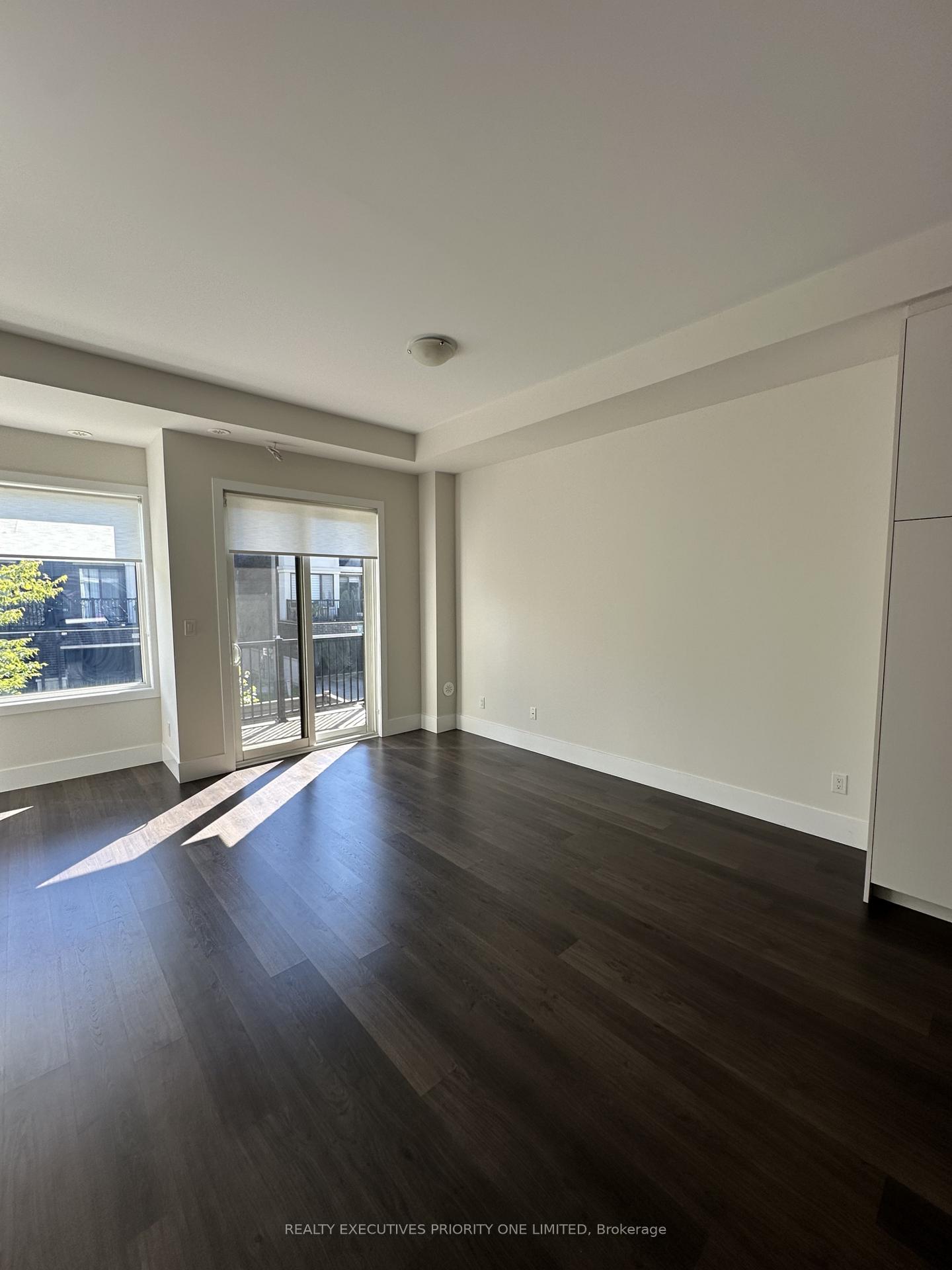 Photo 4 of 179 Sydney Circle, Vaughan, Vellore Village — HOMEH