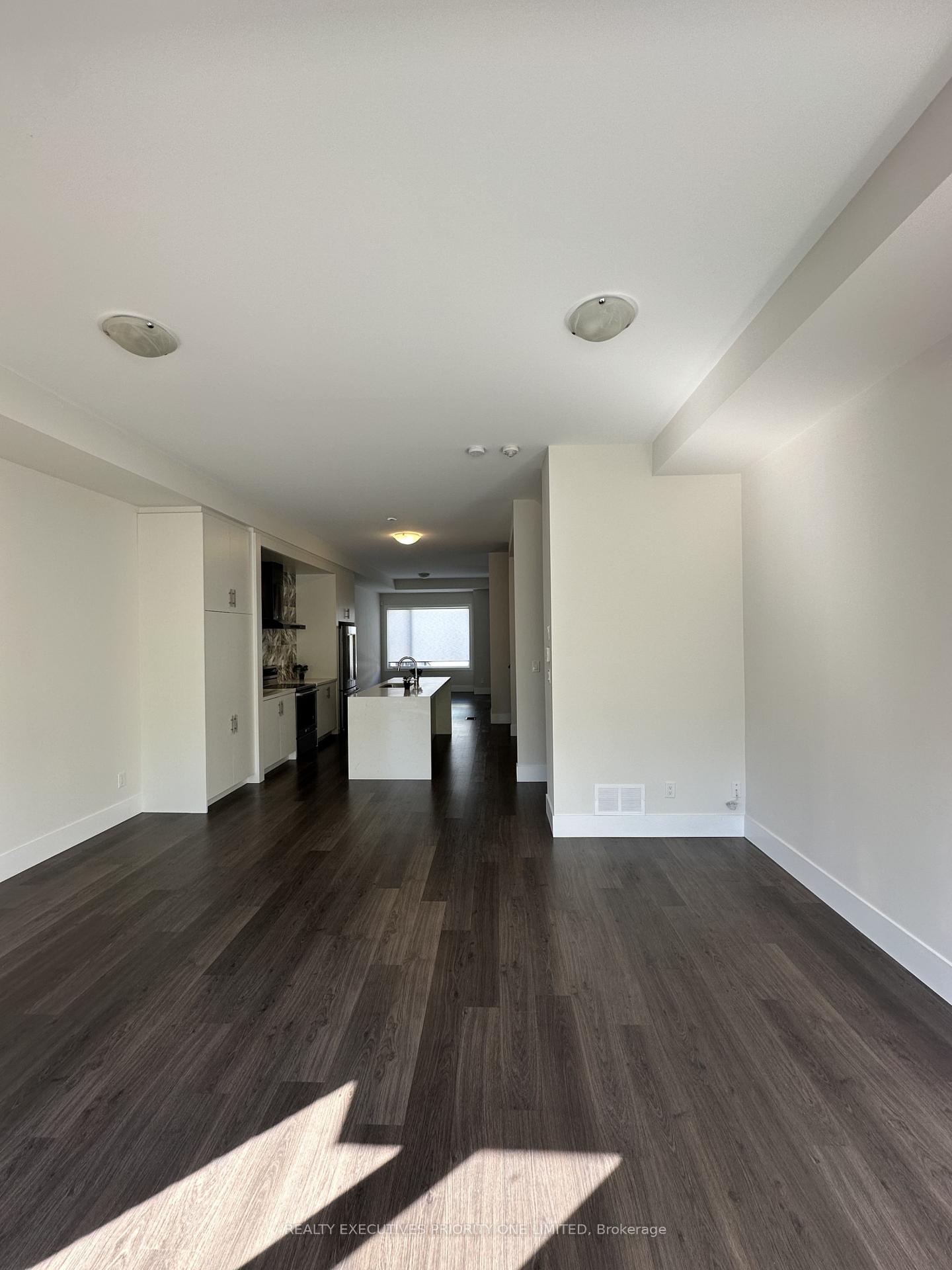Photo 5 of 179 Sydney Circle, Vaughan, Vellore Village — HOMEH