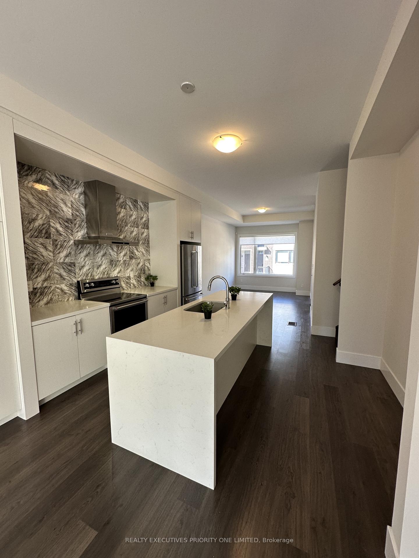 Photo 6 of 179 Sydney Circle, Vaughan, Vellore Village — HOMEH