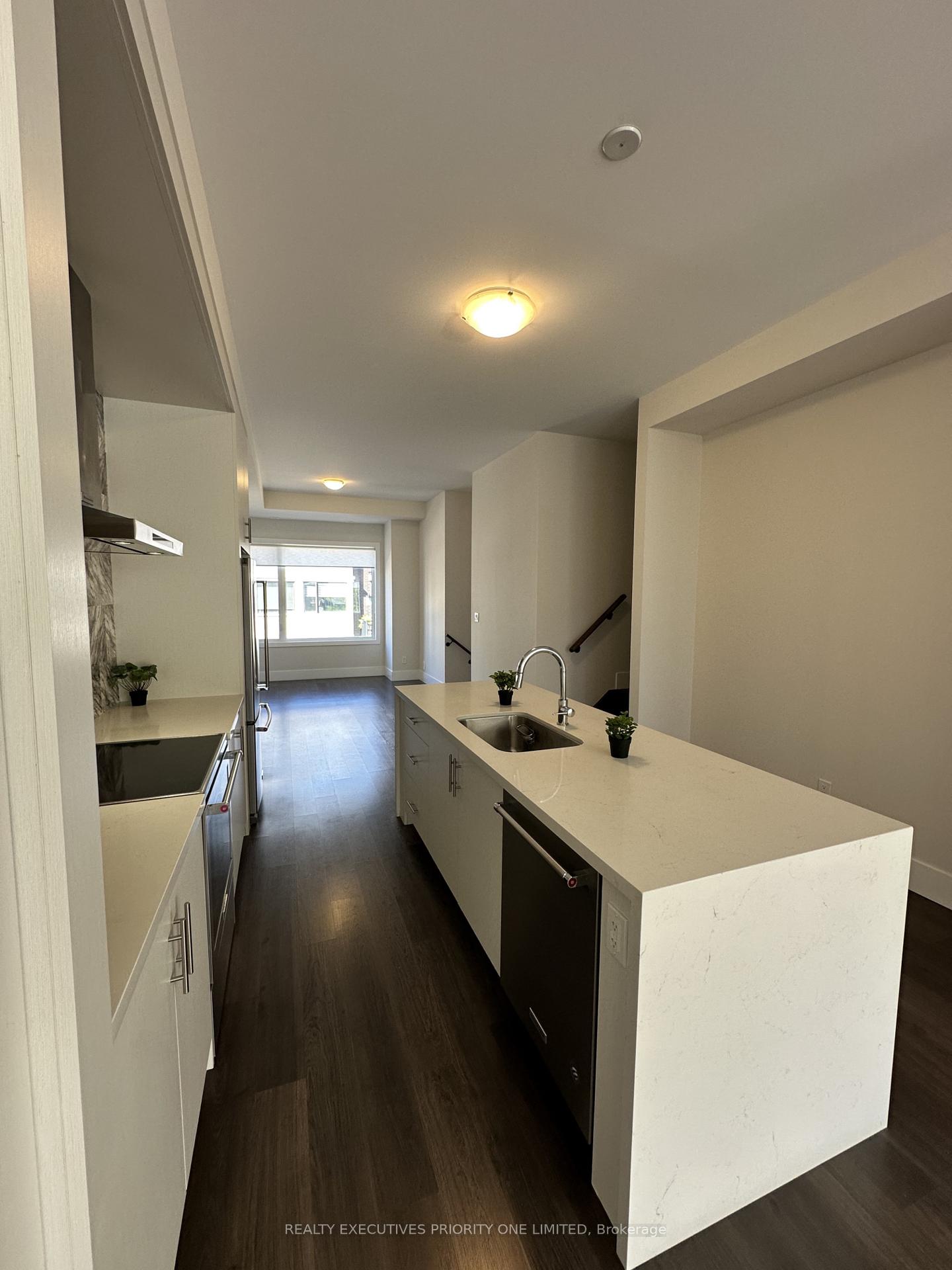 Photo 7 of 179 Sydney Circle, Vaughan, Vellore Village — HOMEH