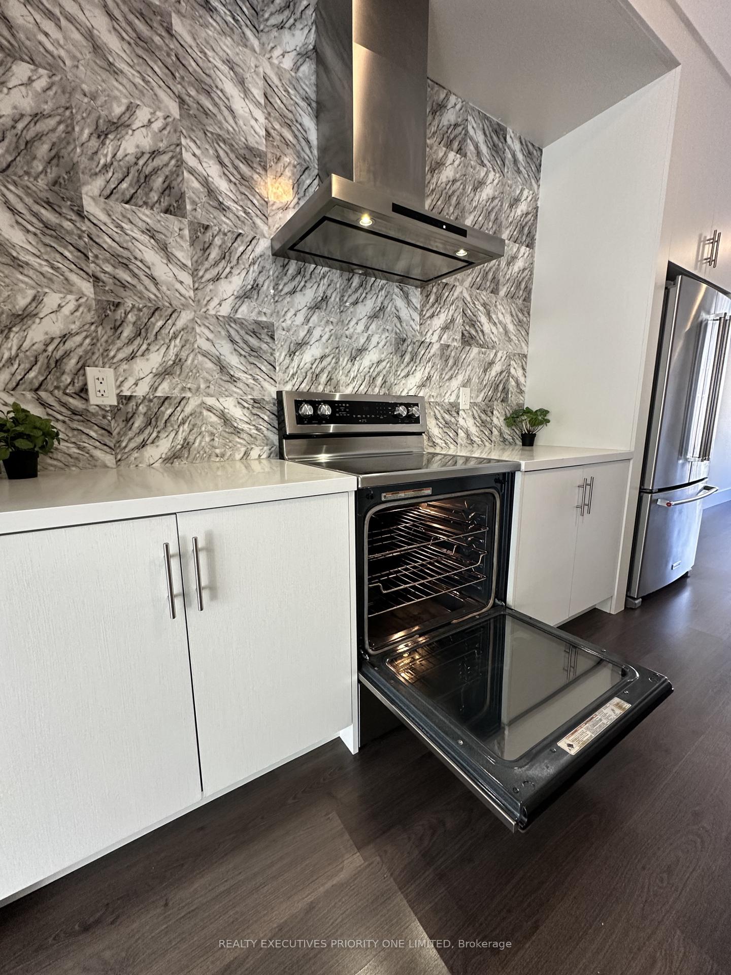Photo 8 of 179 Sydney Circle, Vaughan, Vellore Village — HOMEH