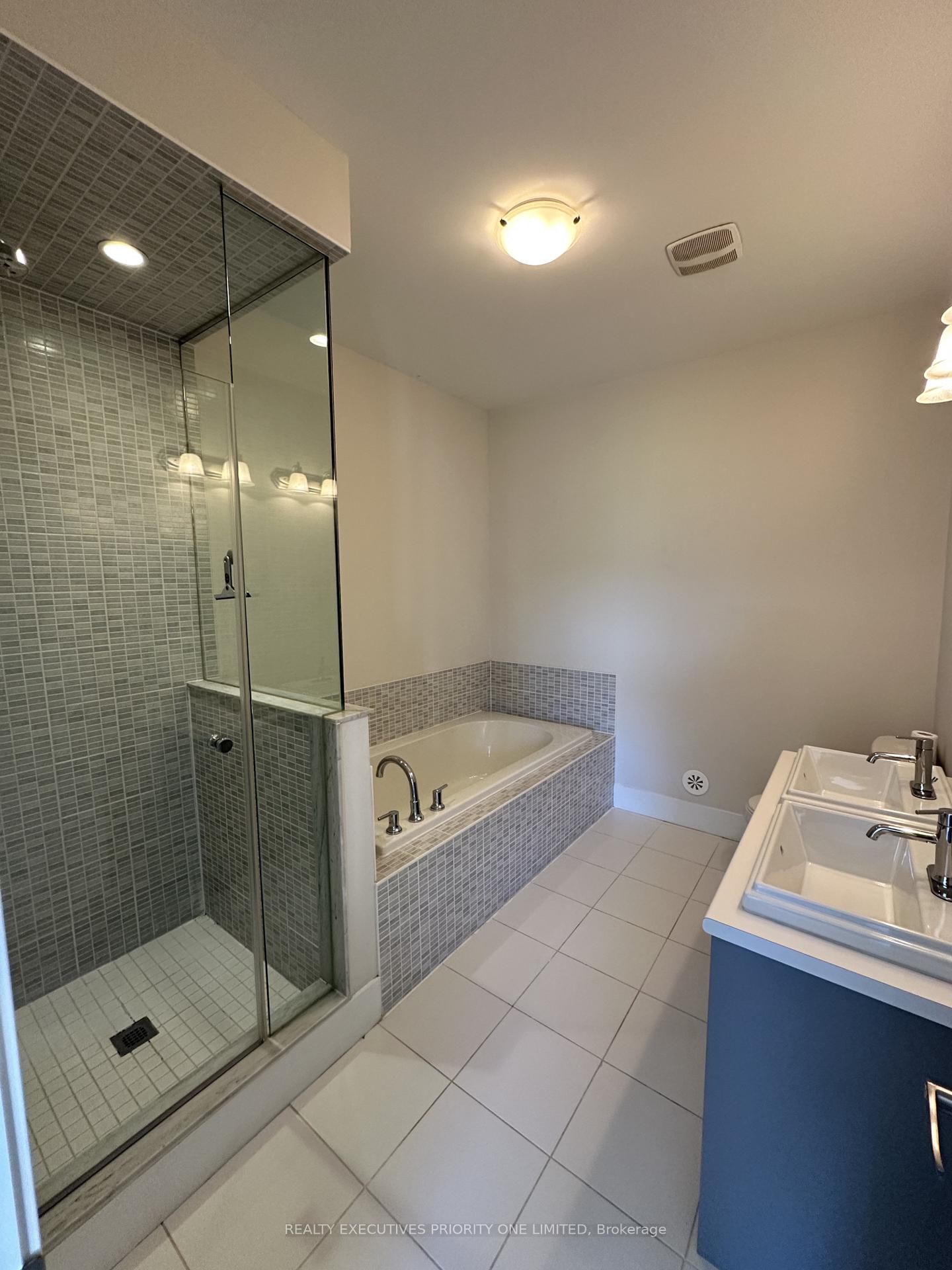 Photo 14 of 179 Sydney Circle, Vaughan, Vellore Village — HOMEH