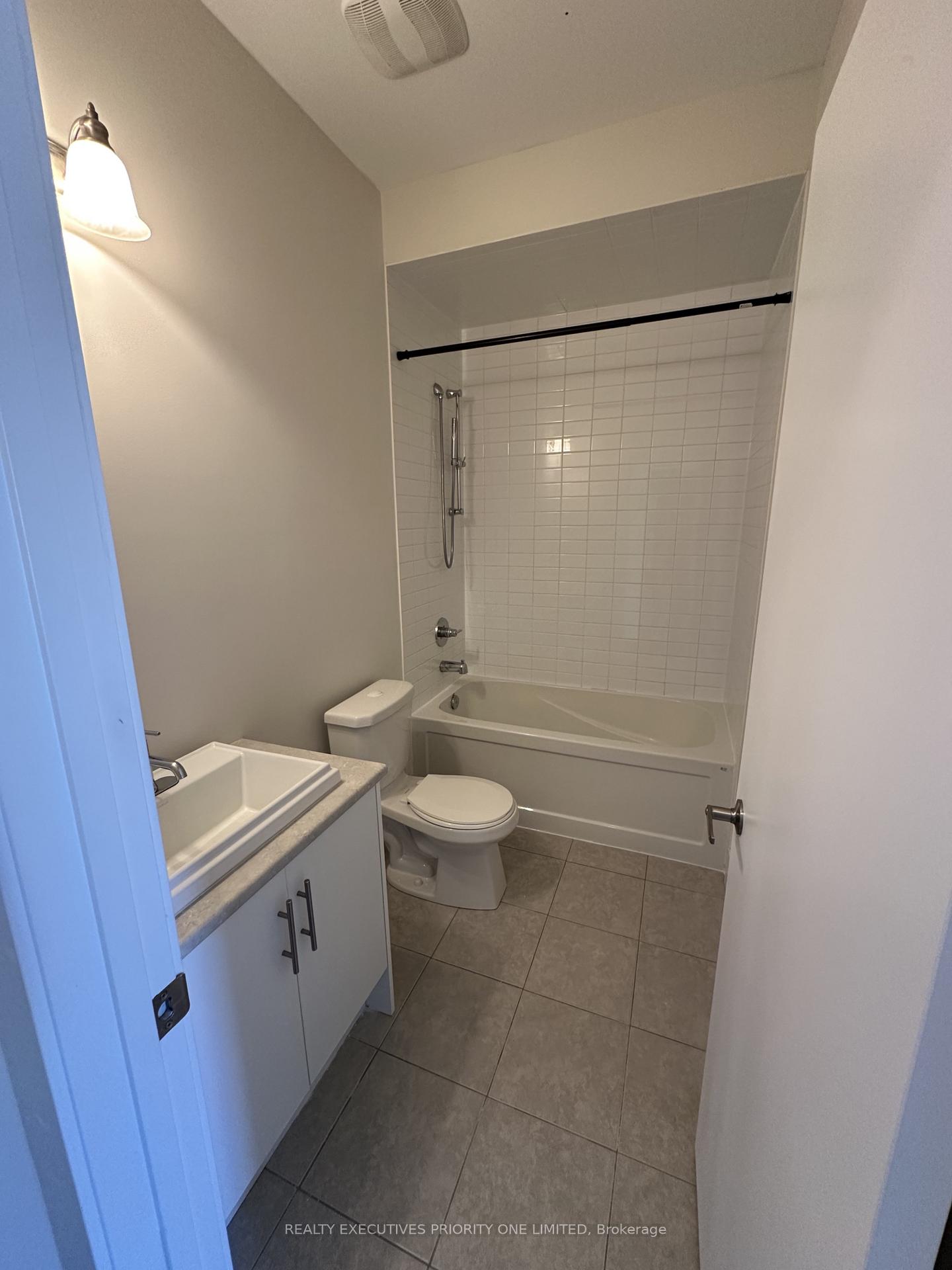 Photo 18 of 179 Sydney Circle, Vaughan, Vellore Village — HOMEH