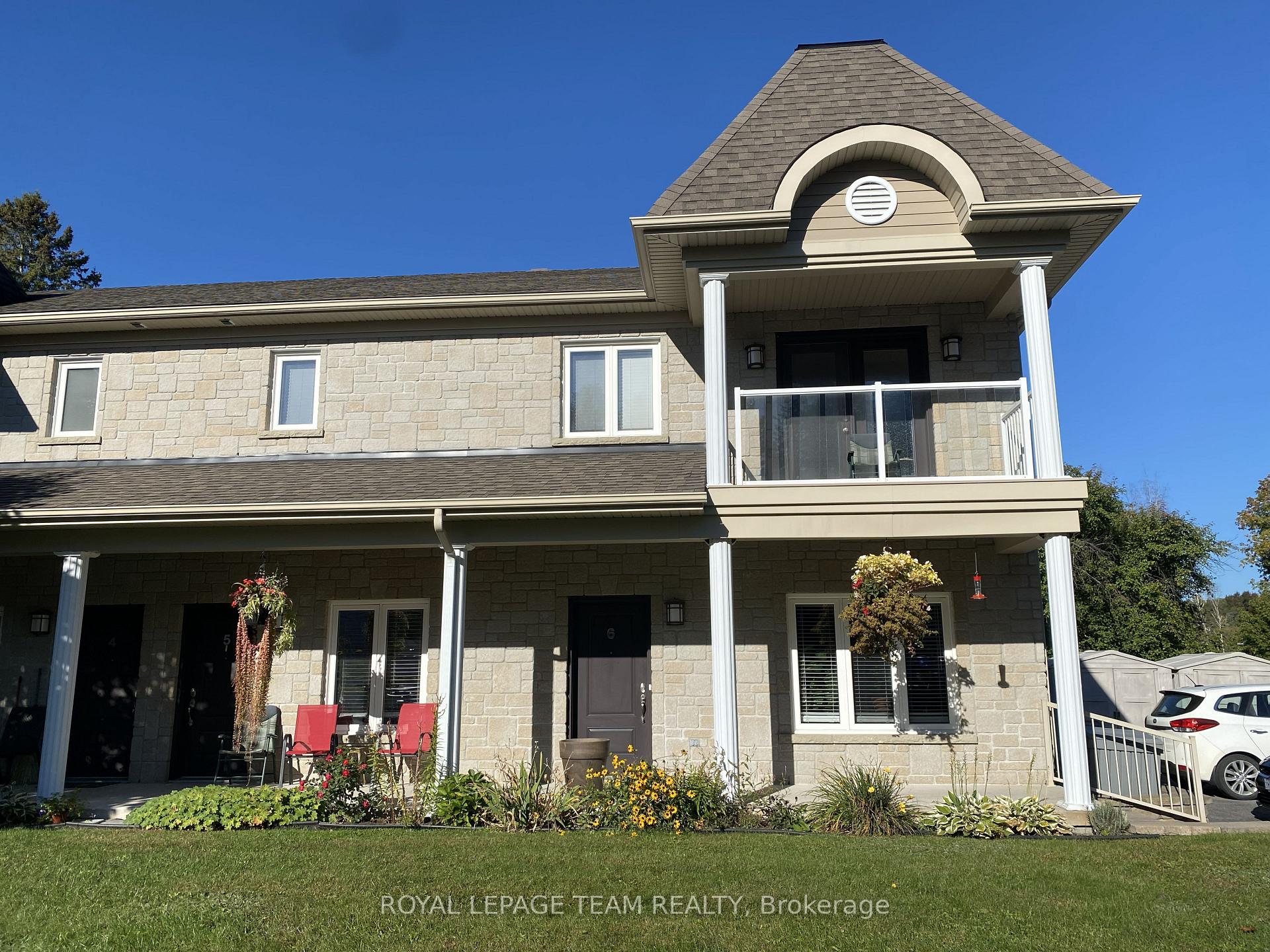 Photo of Unit 6, 94 Bourdeau Boulevard