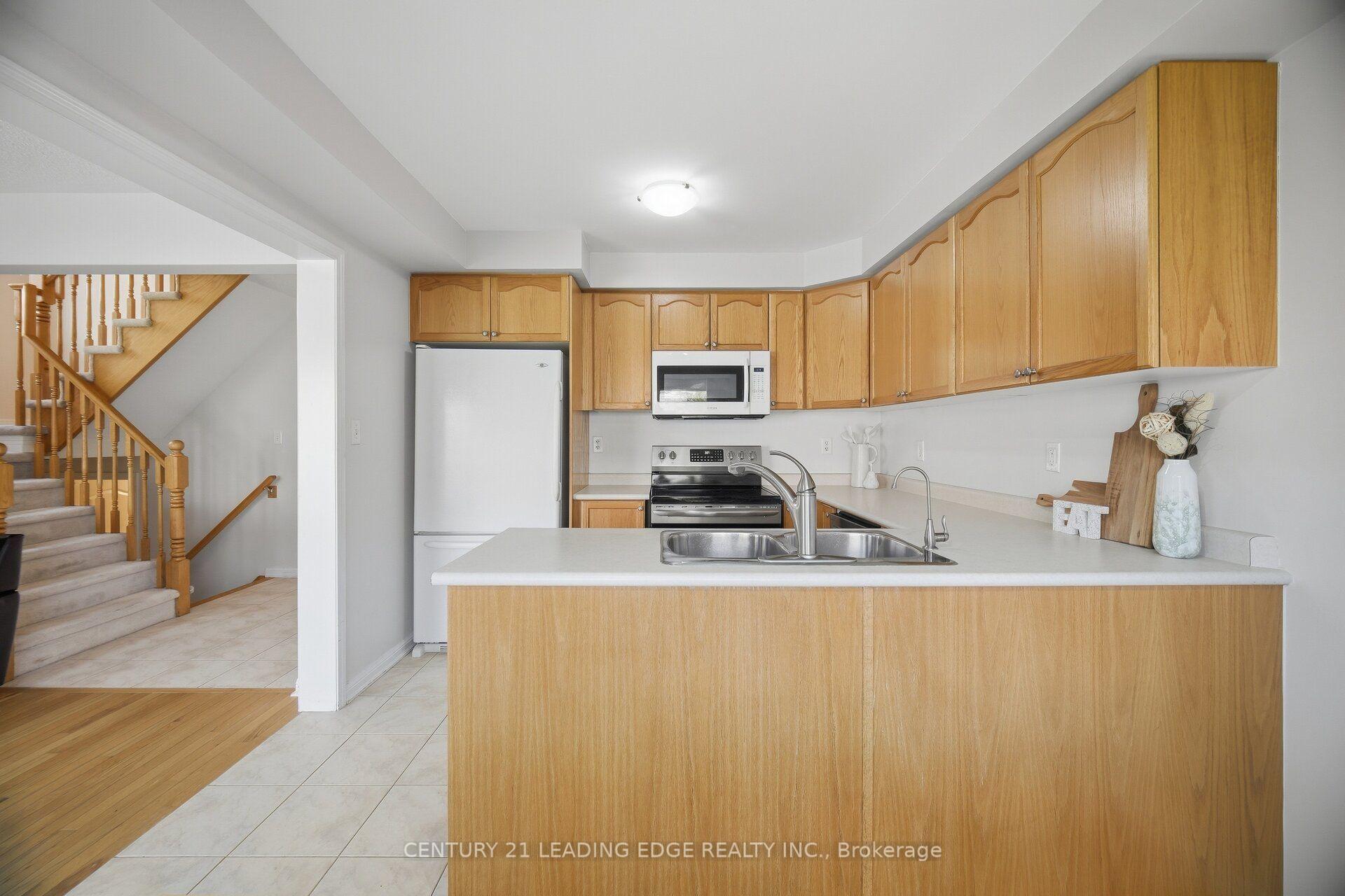 Photo 3 of 4079 Gunby Crescent, Burlington, Alton — HOMEH
