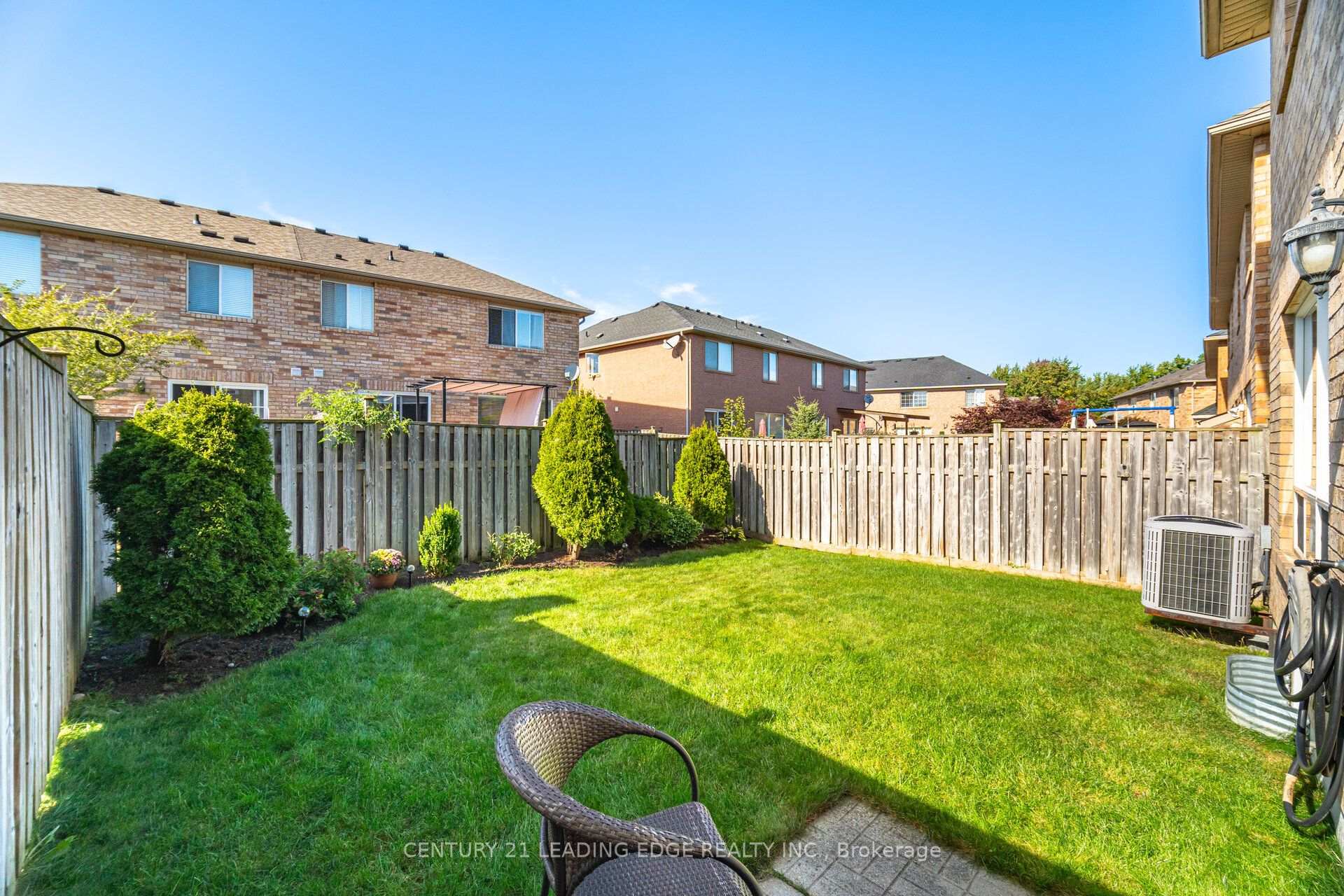 Photo 11 of 4079 Gunby Crescent, Burlington, Alton — HOMEH