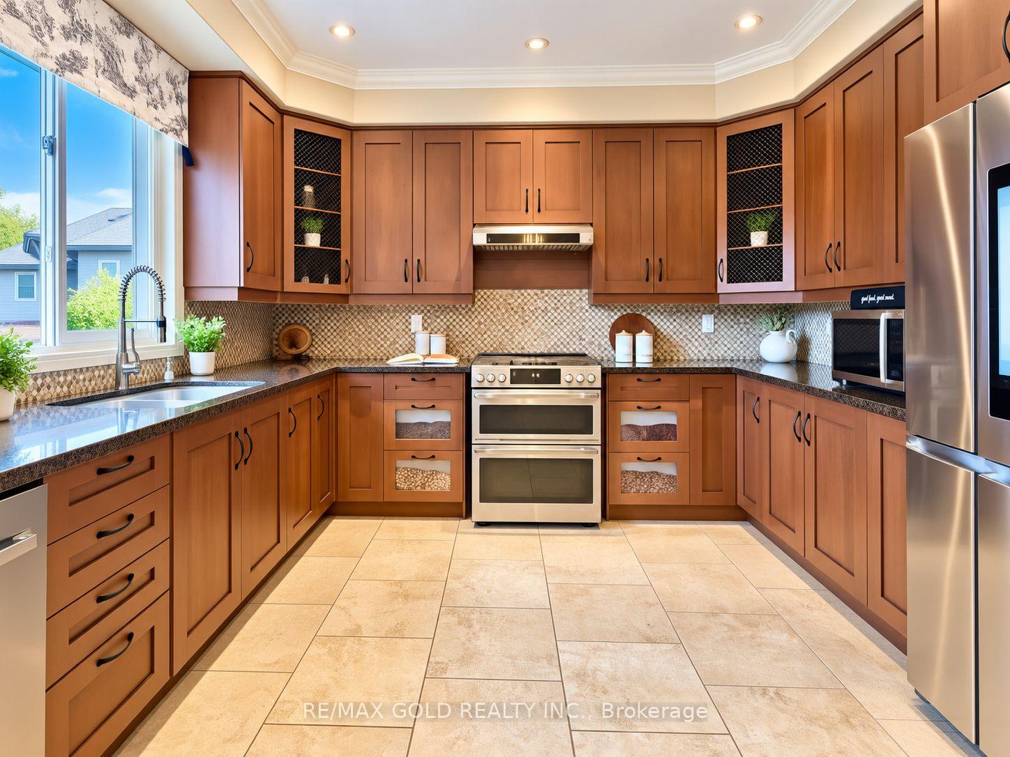 Photo 12 of 3 Prince William Way, Barrie, Innis-Shore — HOMEH