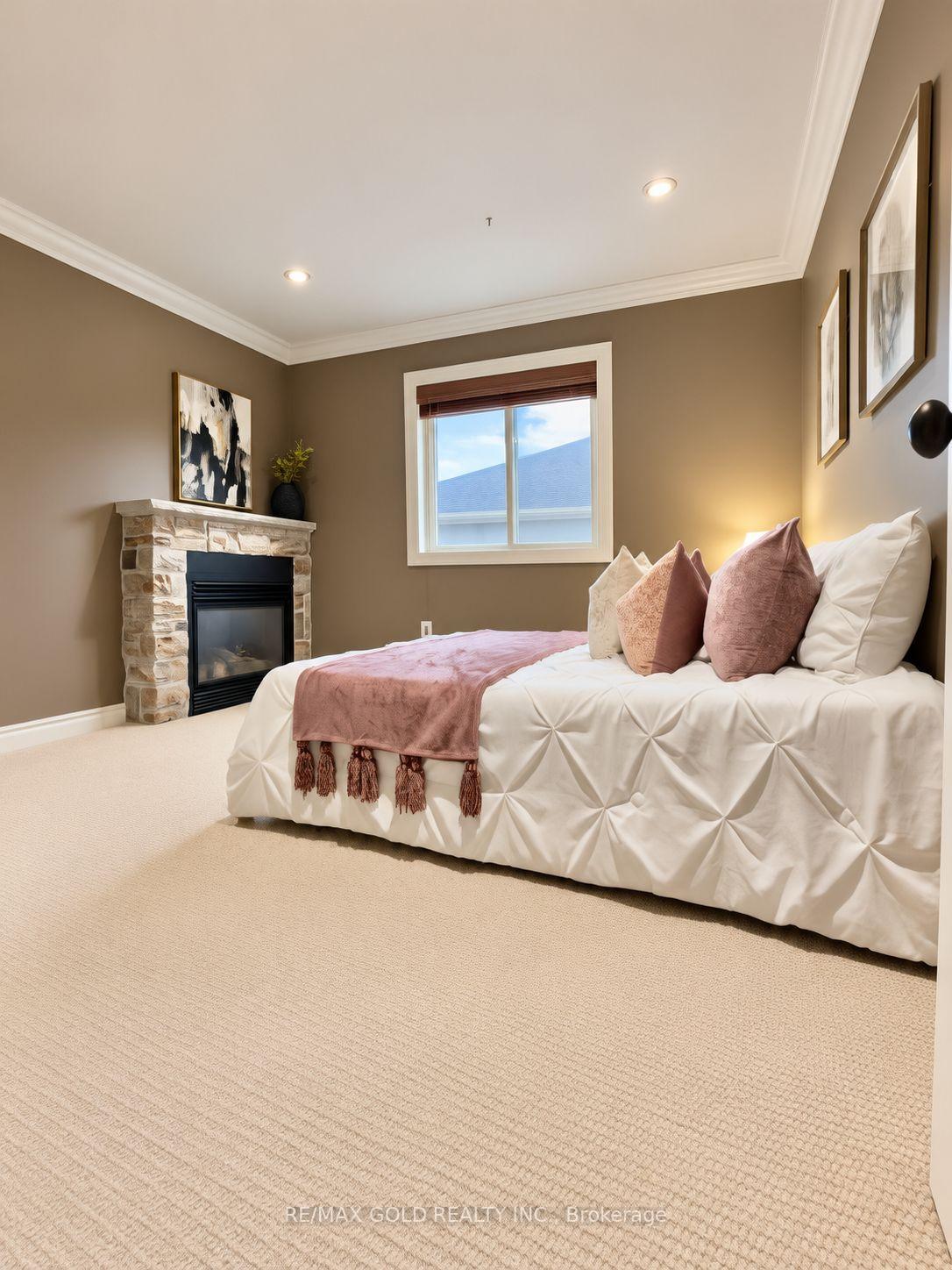 Photo 17 of 3 Prince William Way, Barrie, Innis-Shore — HOMEH