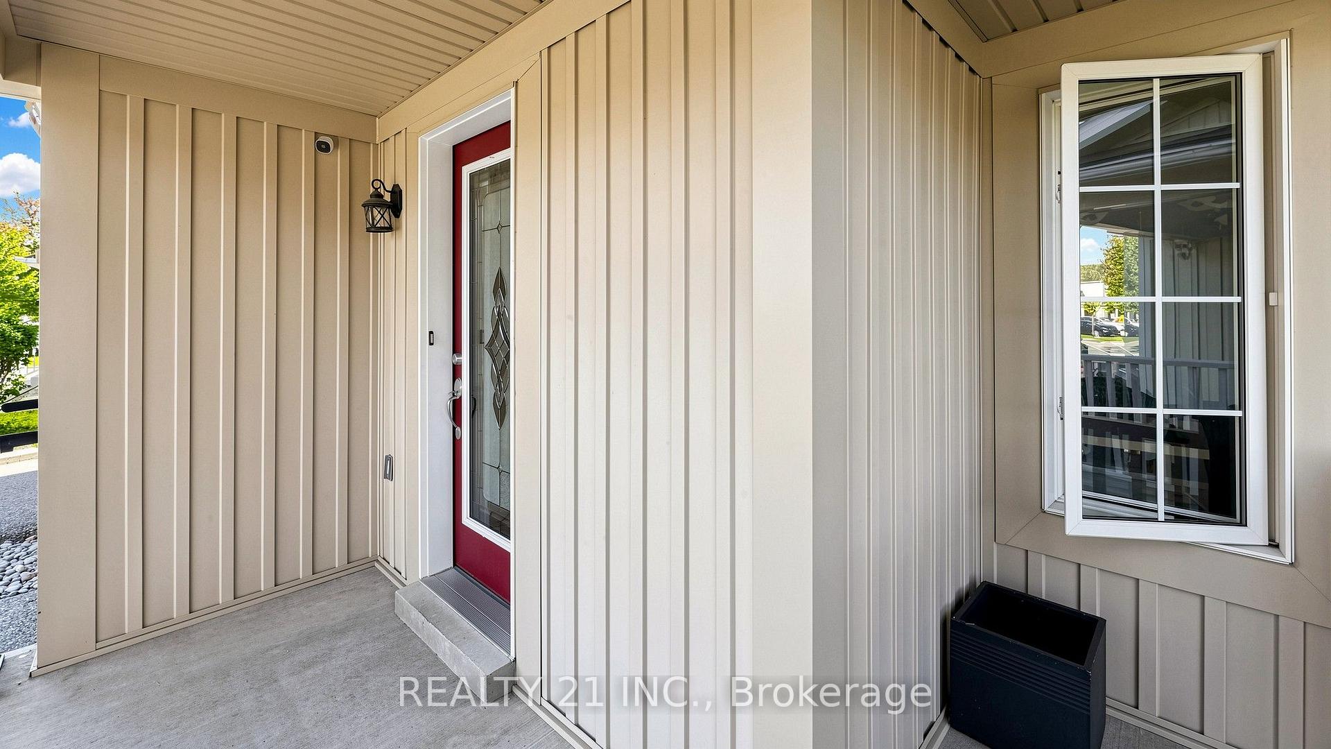 Photo 3 of 174 Honeyman Drive, Clarington, Bowmanville — HOMEH