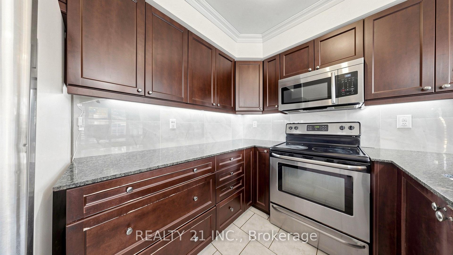 Photo 13 of 174 Honeyman Drive, Clarington, Bowmanville — HOMEH