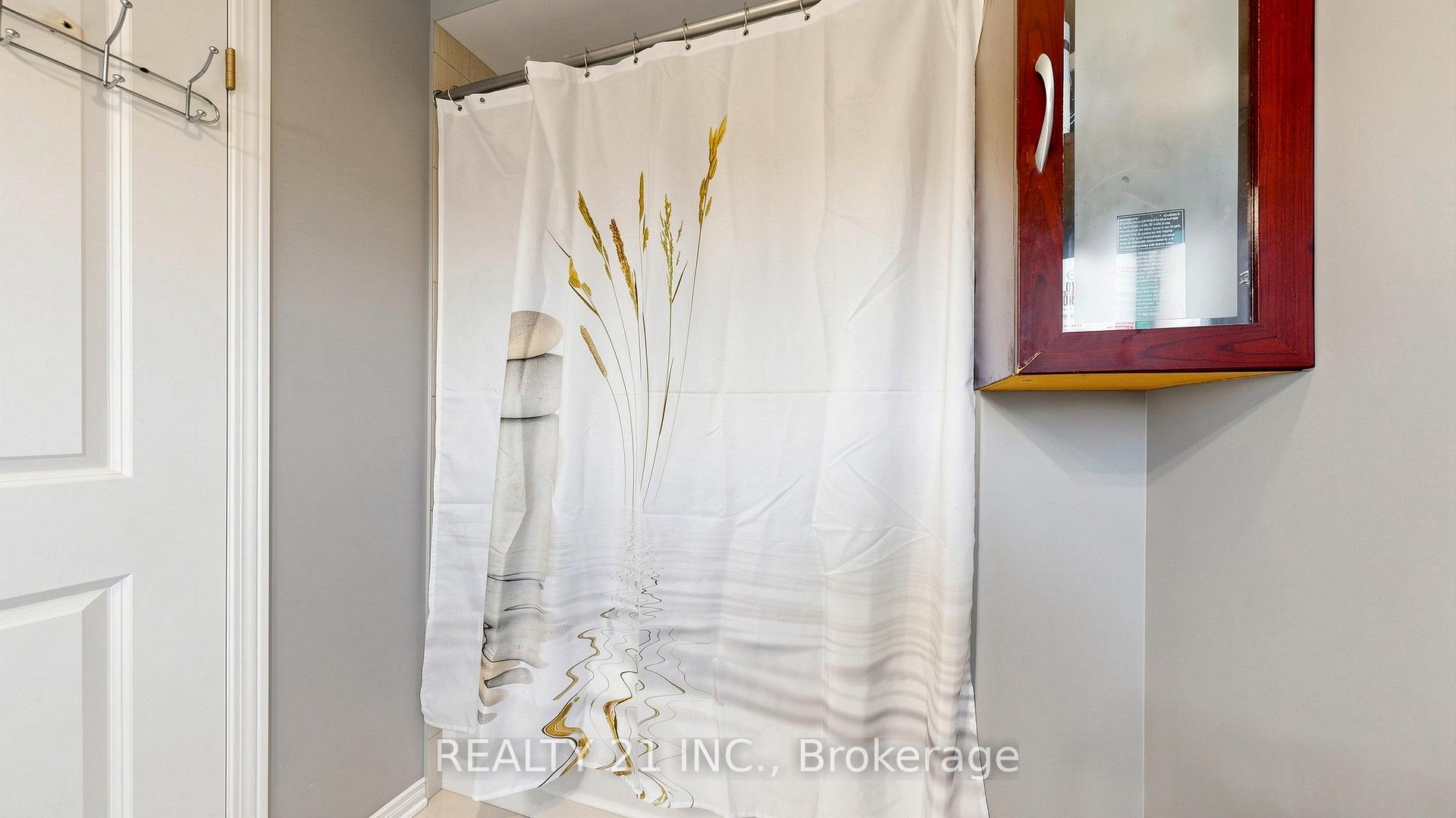 Photo 32 of 174 Honeyman Drive, Clarington, Bowmanville — HOMEH