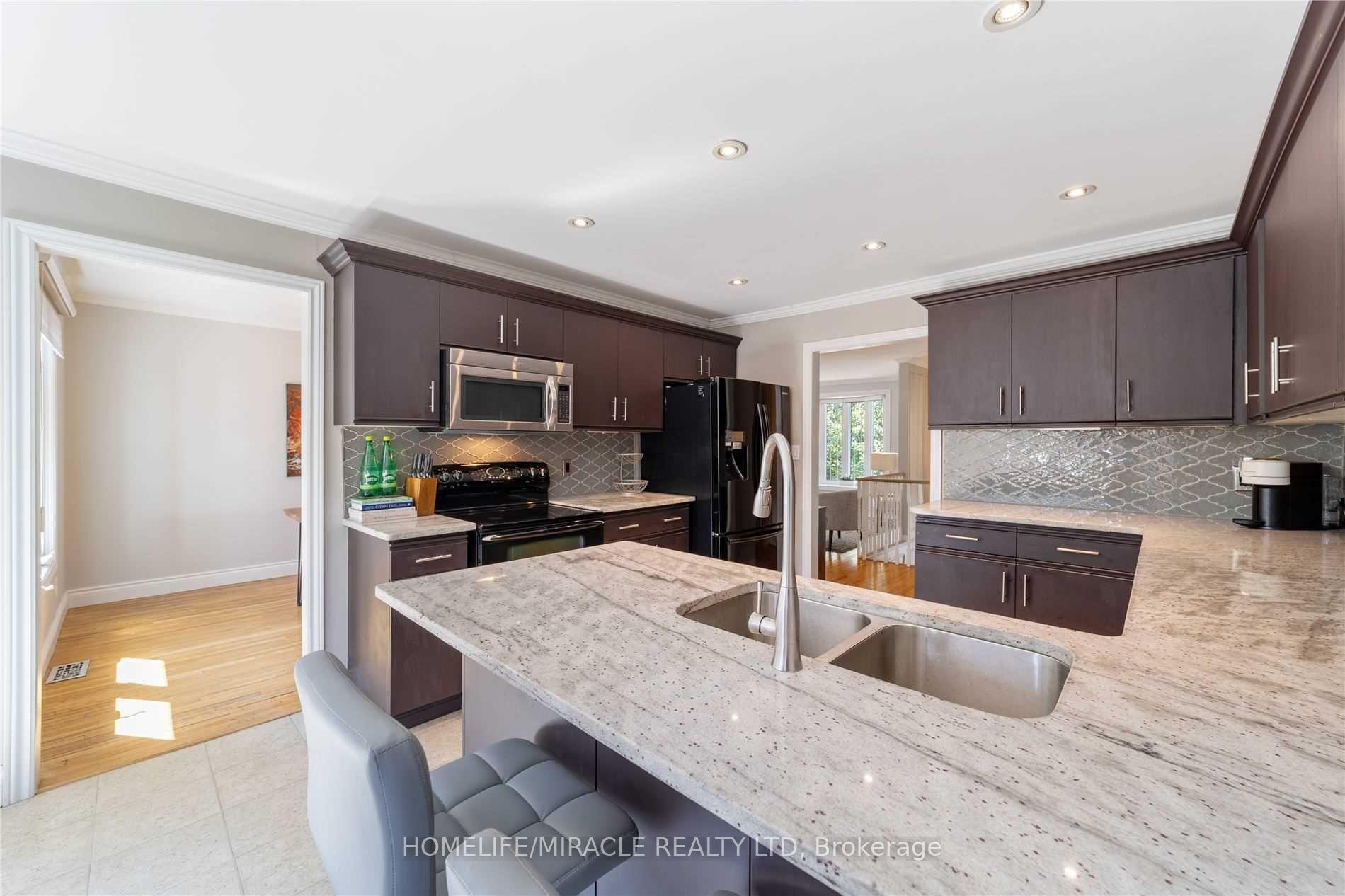 Photo 4 of 19 Bruntsfield Street, Clarington, Courtice — HOMEH