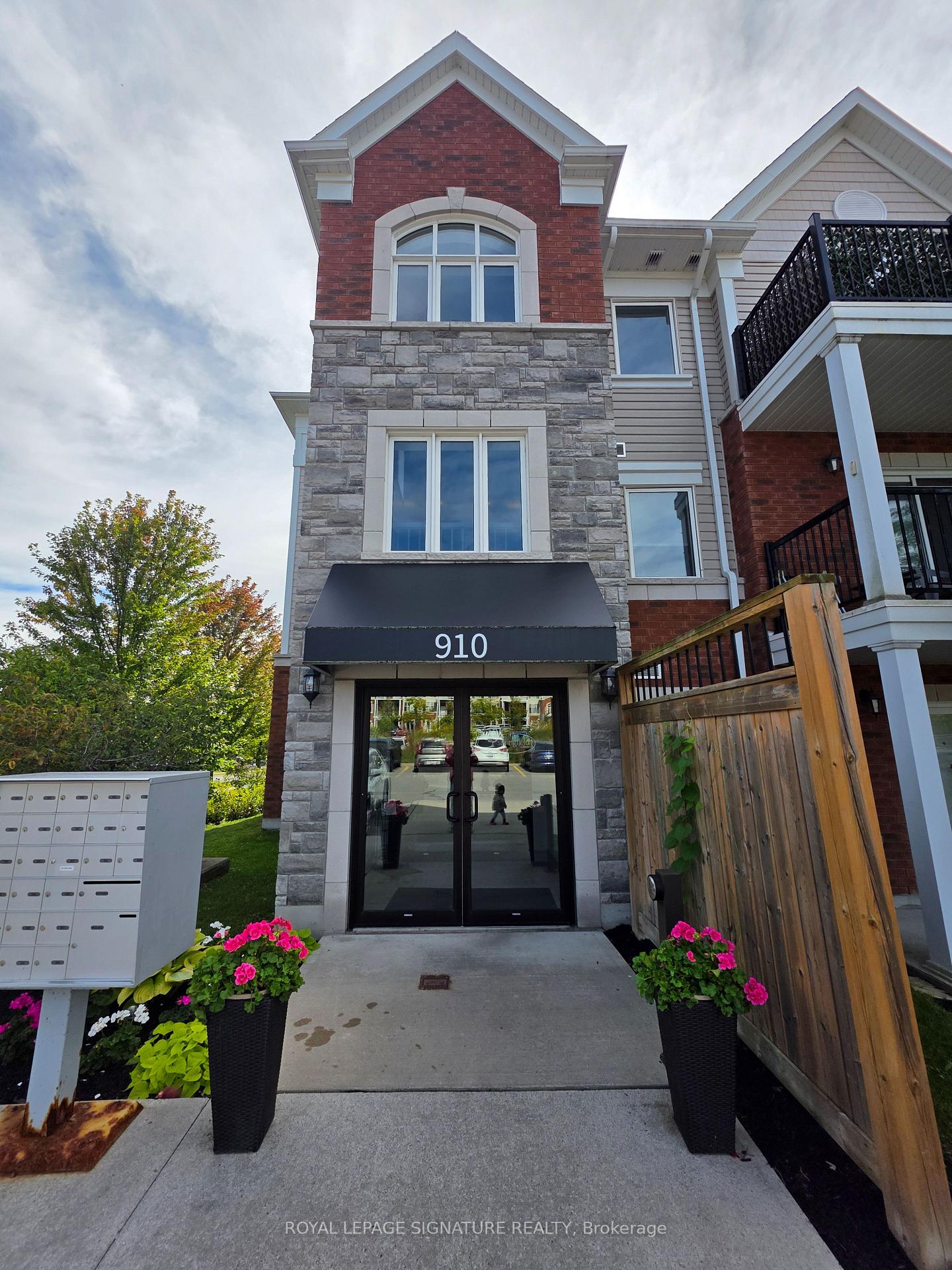 Photo of Unit 102, 910 Wentworth Street