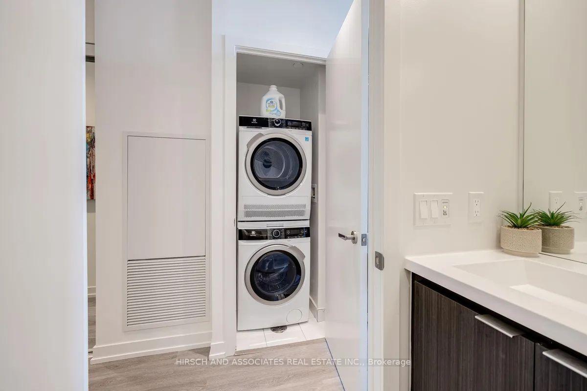 Photo 13 of Unit 6105, 55 Cooper Street, Toronto, Waterfront Communities — HOMEH
