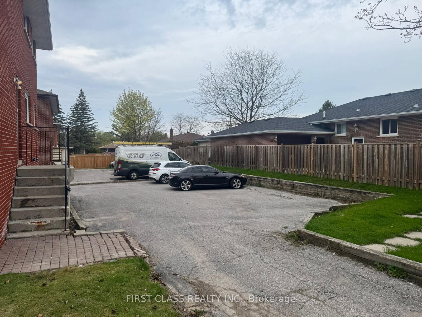 Photo 6 of Unit 2, 596 Digby Avenue, Oshawa, Eastdale — HOMEH