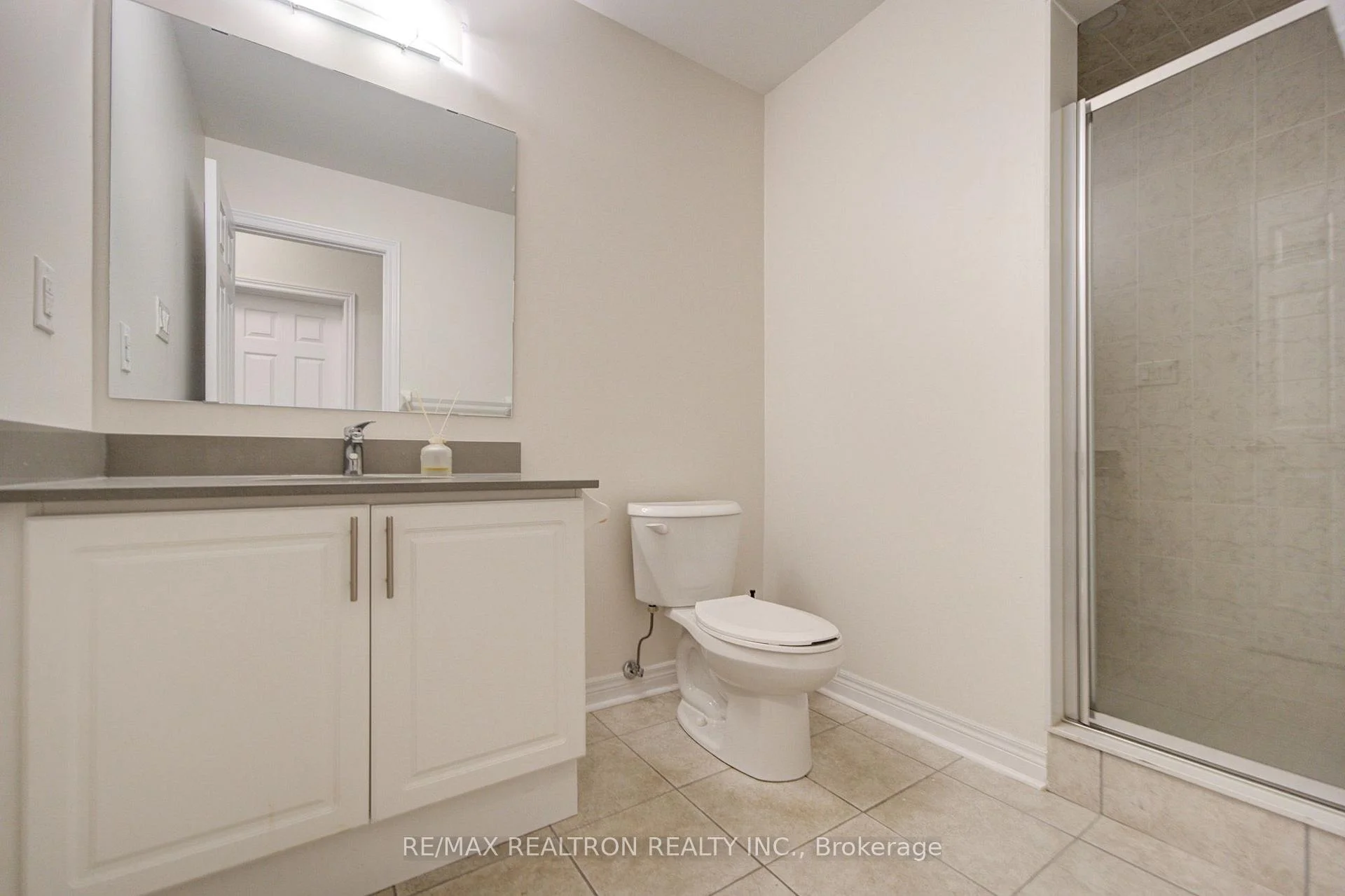 Photo 9 of 68 Johann Drive, Markham, Middlefield — HOMEH