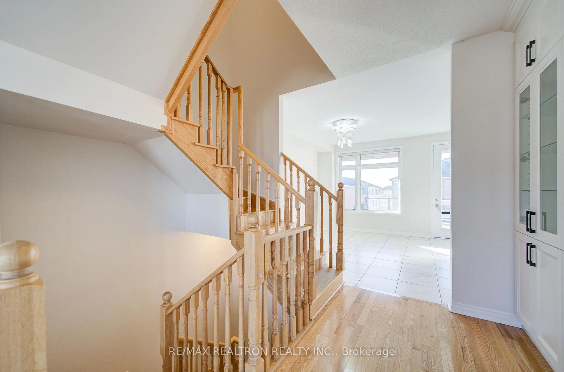 Photo 12 of 68 Johann Drive, Markham, Middlefield — HOMEH