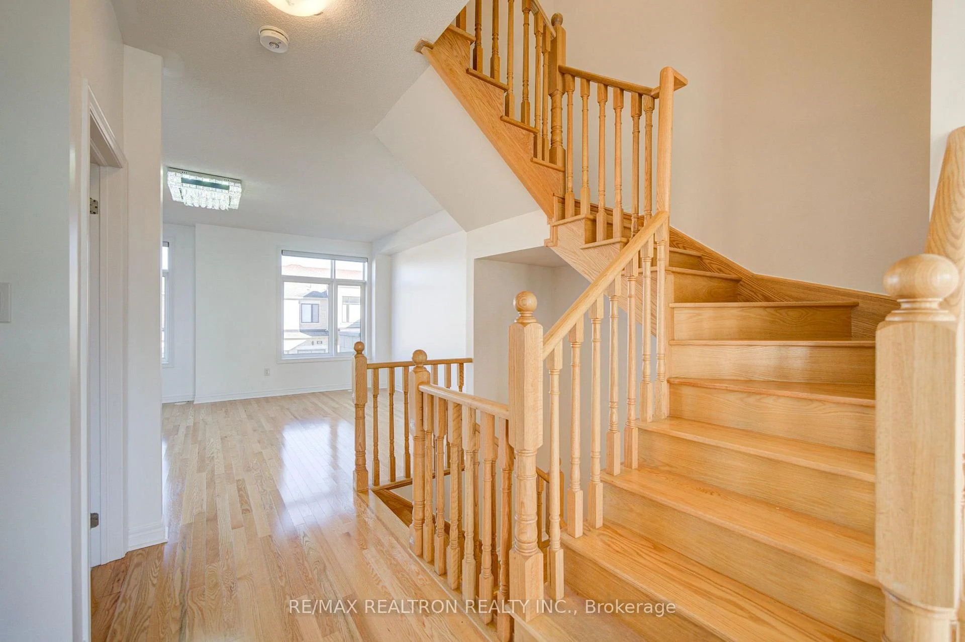 Photo 15 of 68 Johann Drive, Markham, Middlefield — HOMEH