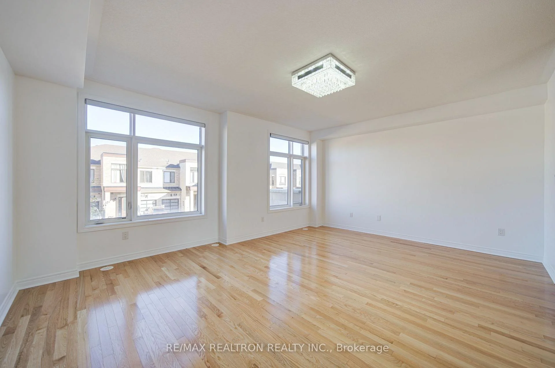 Photo 16 of 68 Johann Drive, Markham, Middlefield — HOMEH