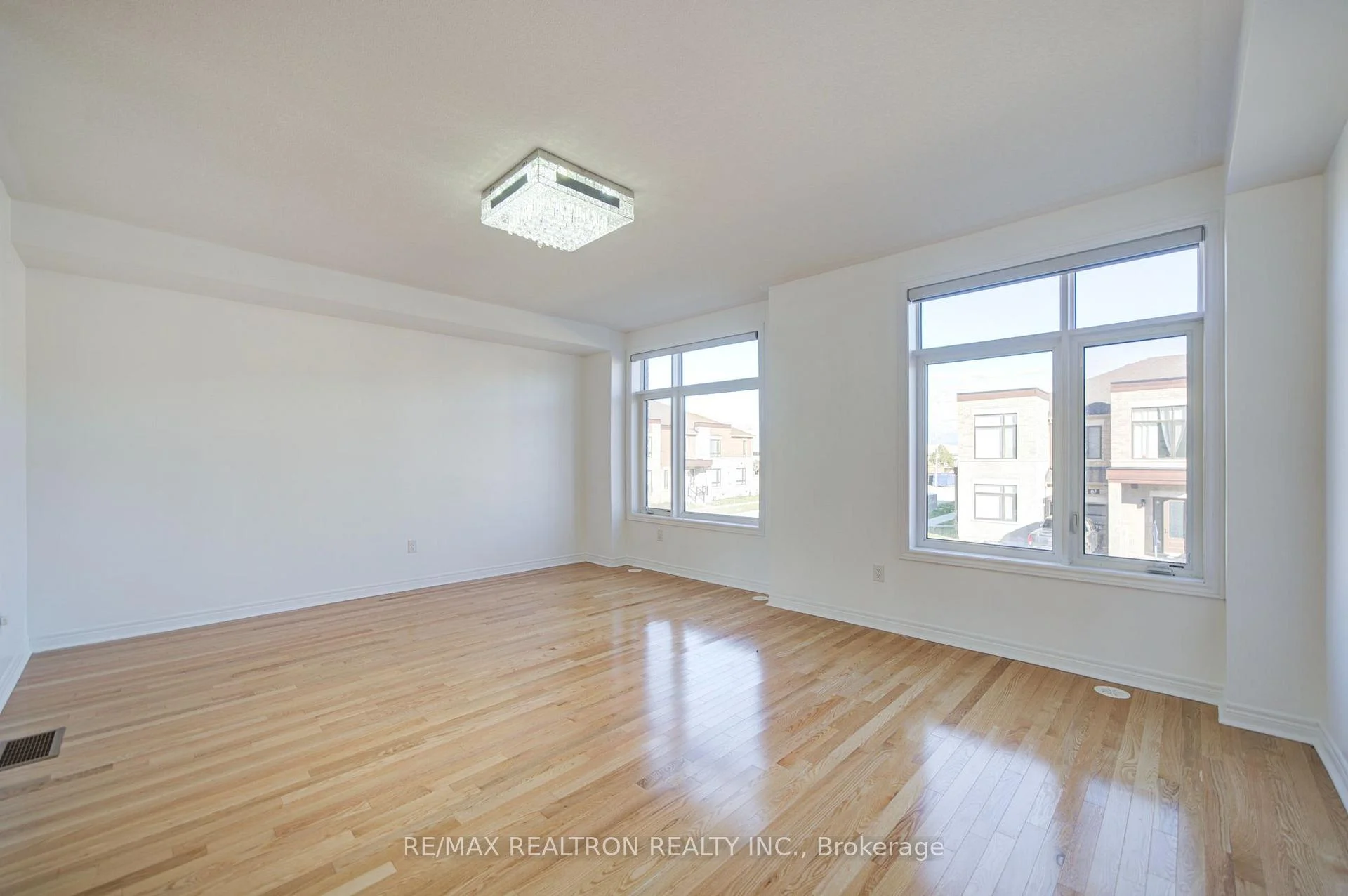 Photo 18 of 68 Johann Drive, Markham, Middlefield — HOMEH
