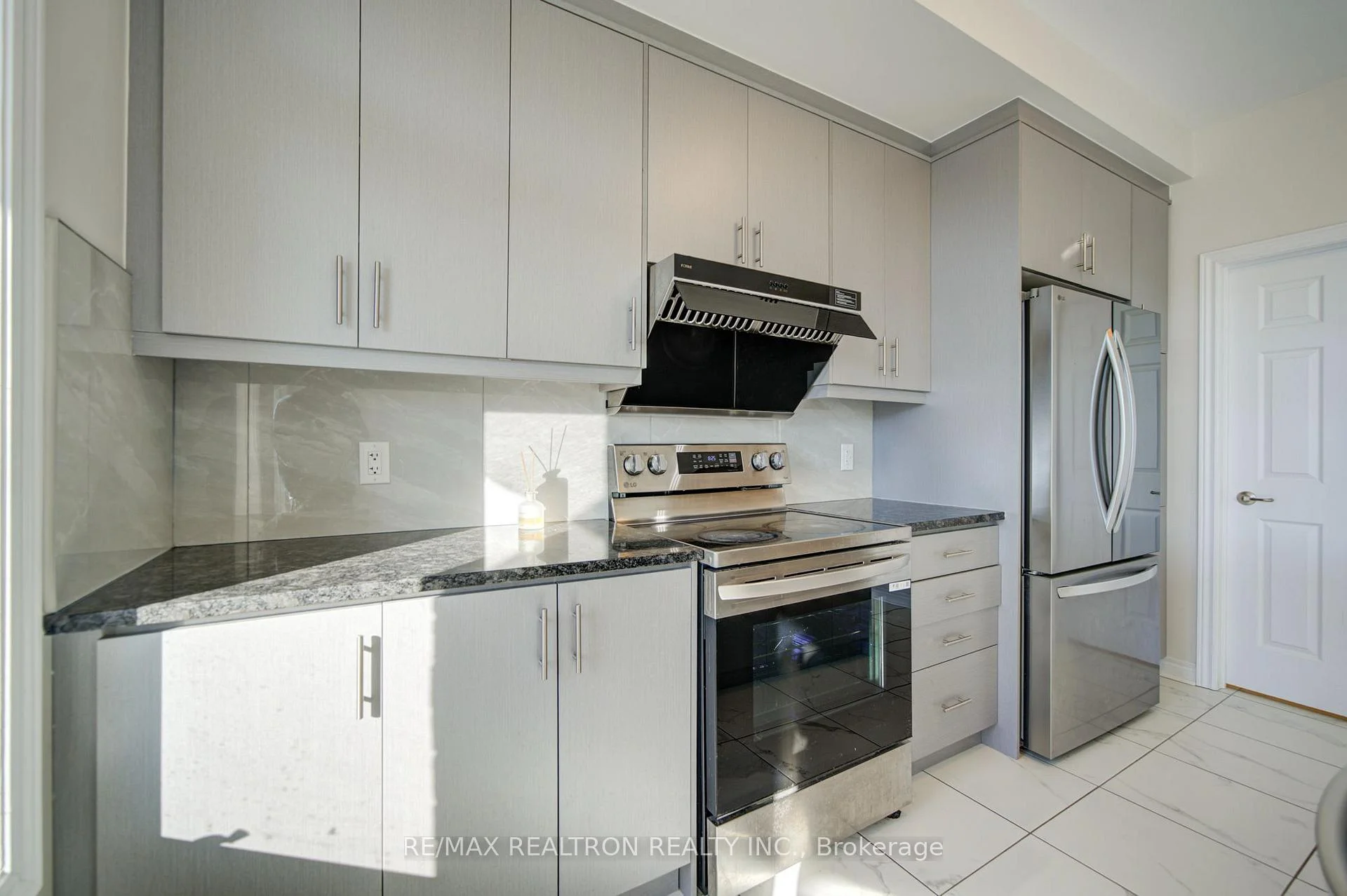 Photo 24 of 68 Johann Drive, Markham, Middlefield — HOMEH