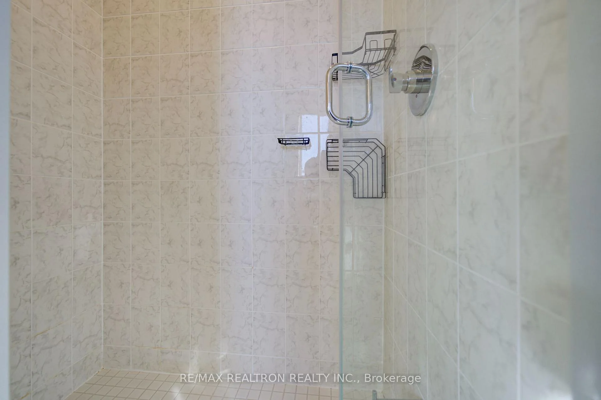 Photo 35 of 68 Johann Drive, Markham, Middlefield — HOMEH