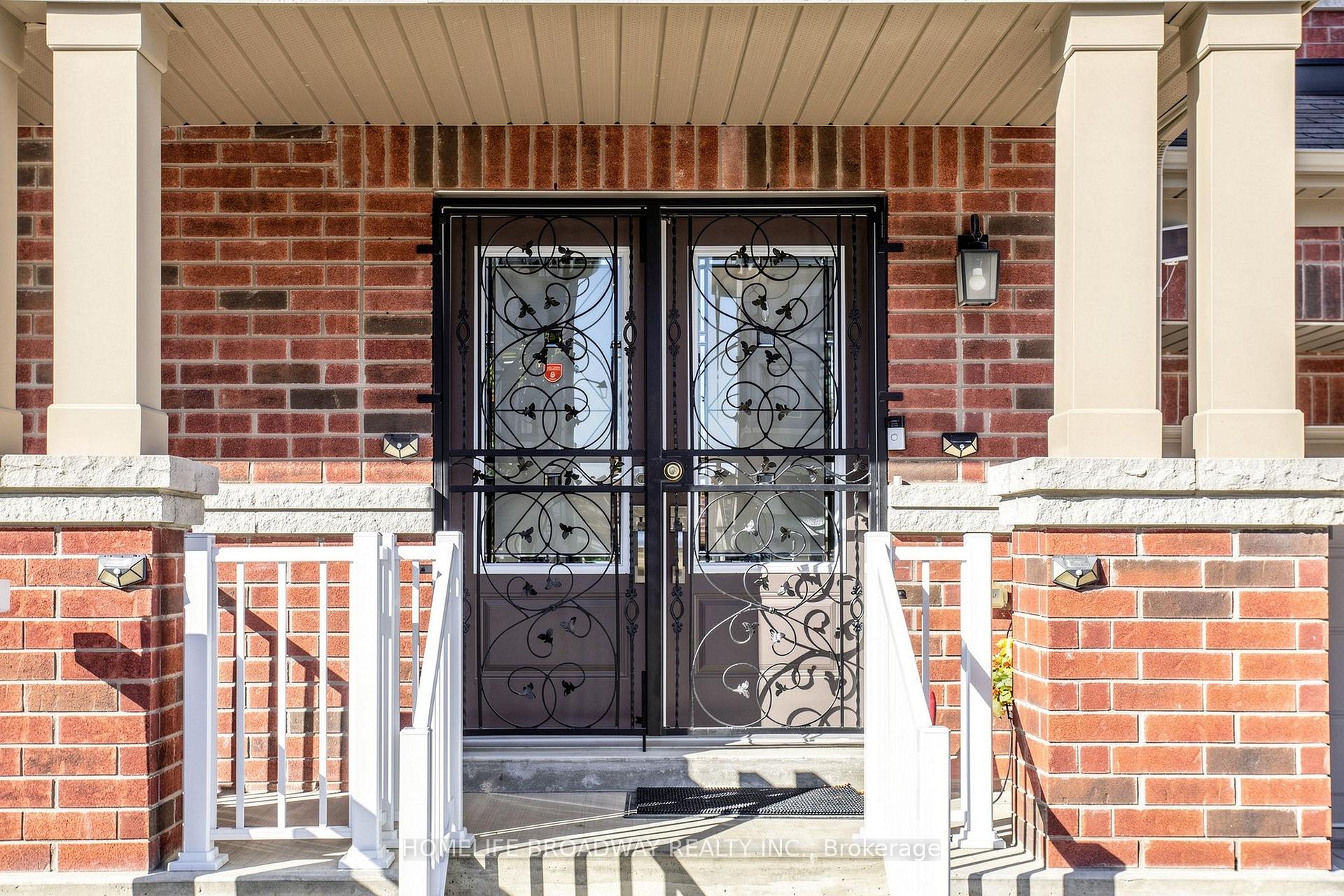 Photo 2 of 112 Ness Drive, Richmond Hill, Rural Richmond Hill — HOMEH