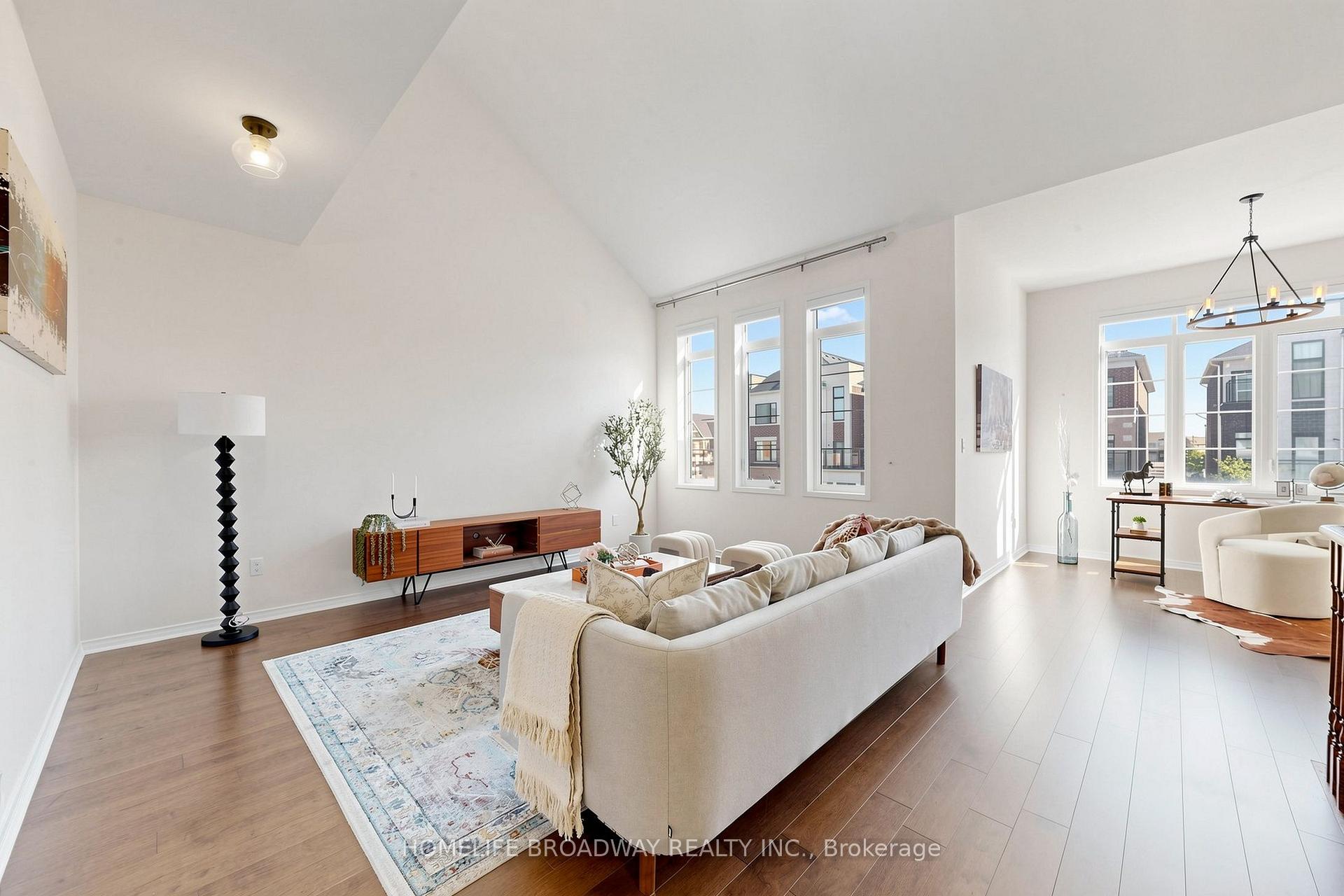 Photo 3 of 112 Ness Drive, Richmond Hill, Rural Richmond Hill — HOMEH