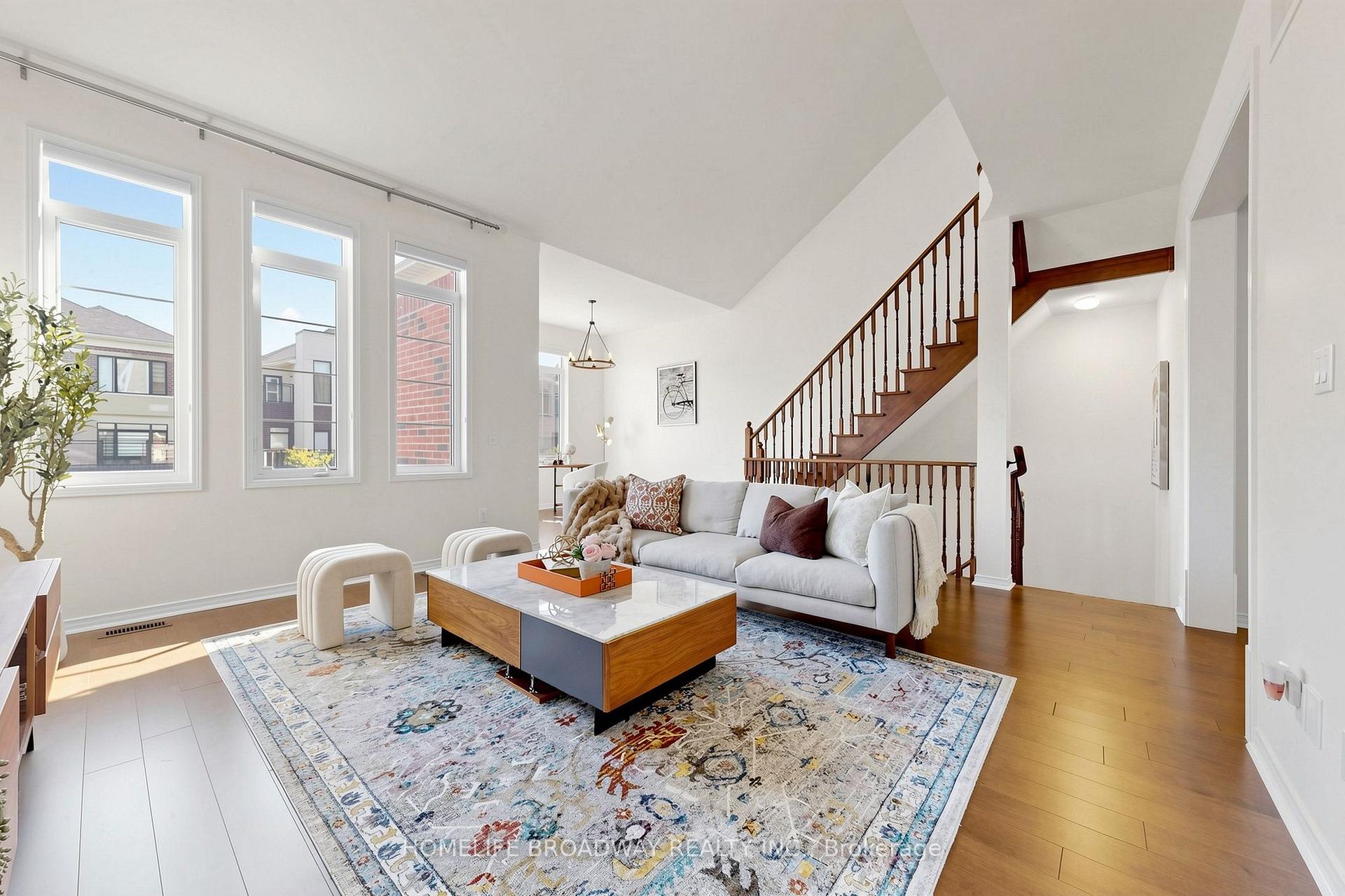 Photo 5 of 112 Ness Drive, Richmond Hill, Rural Richmond Hill — HOMEH